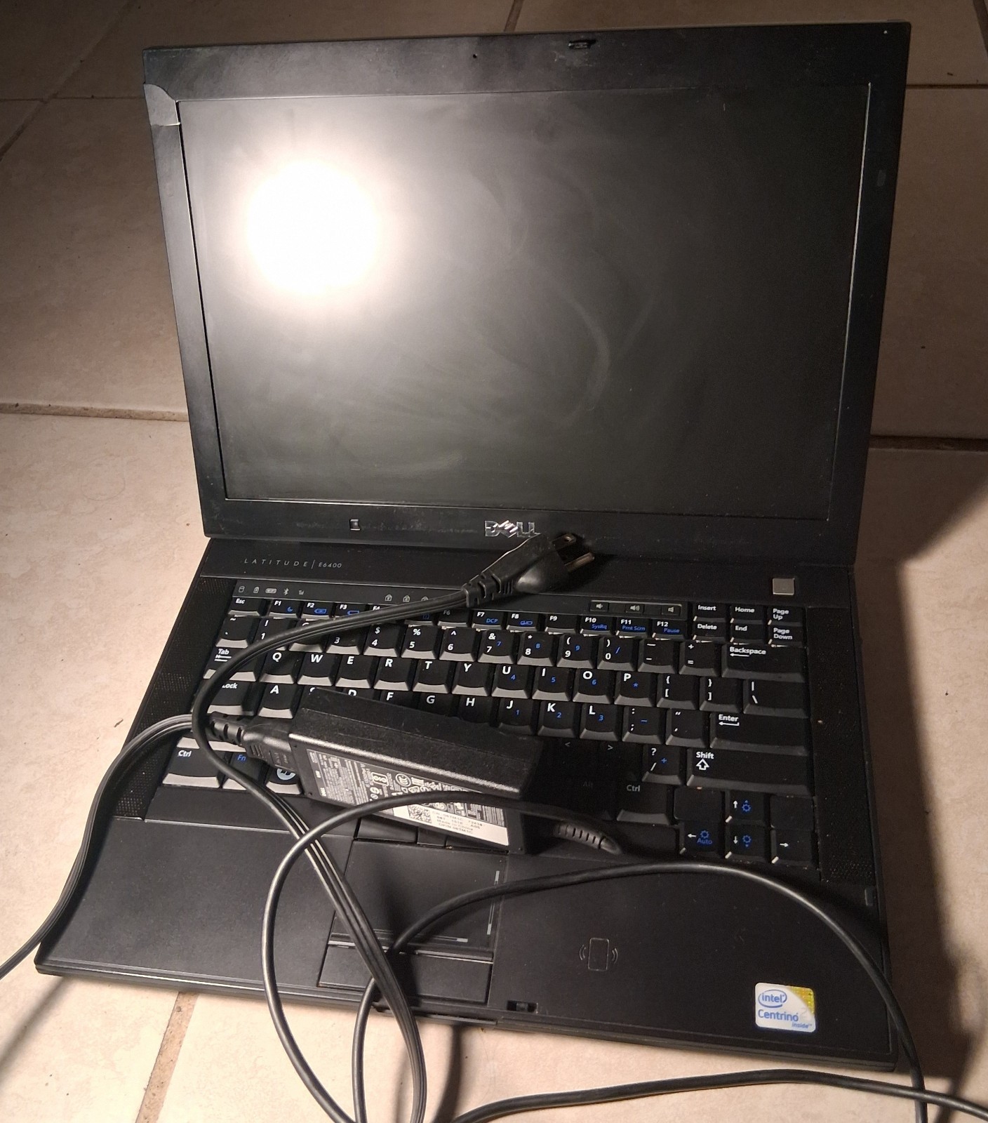 Dell latitude e6400 Windows XP Sp3 250GB 4GB ram charger Included Good Battery