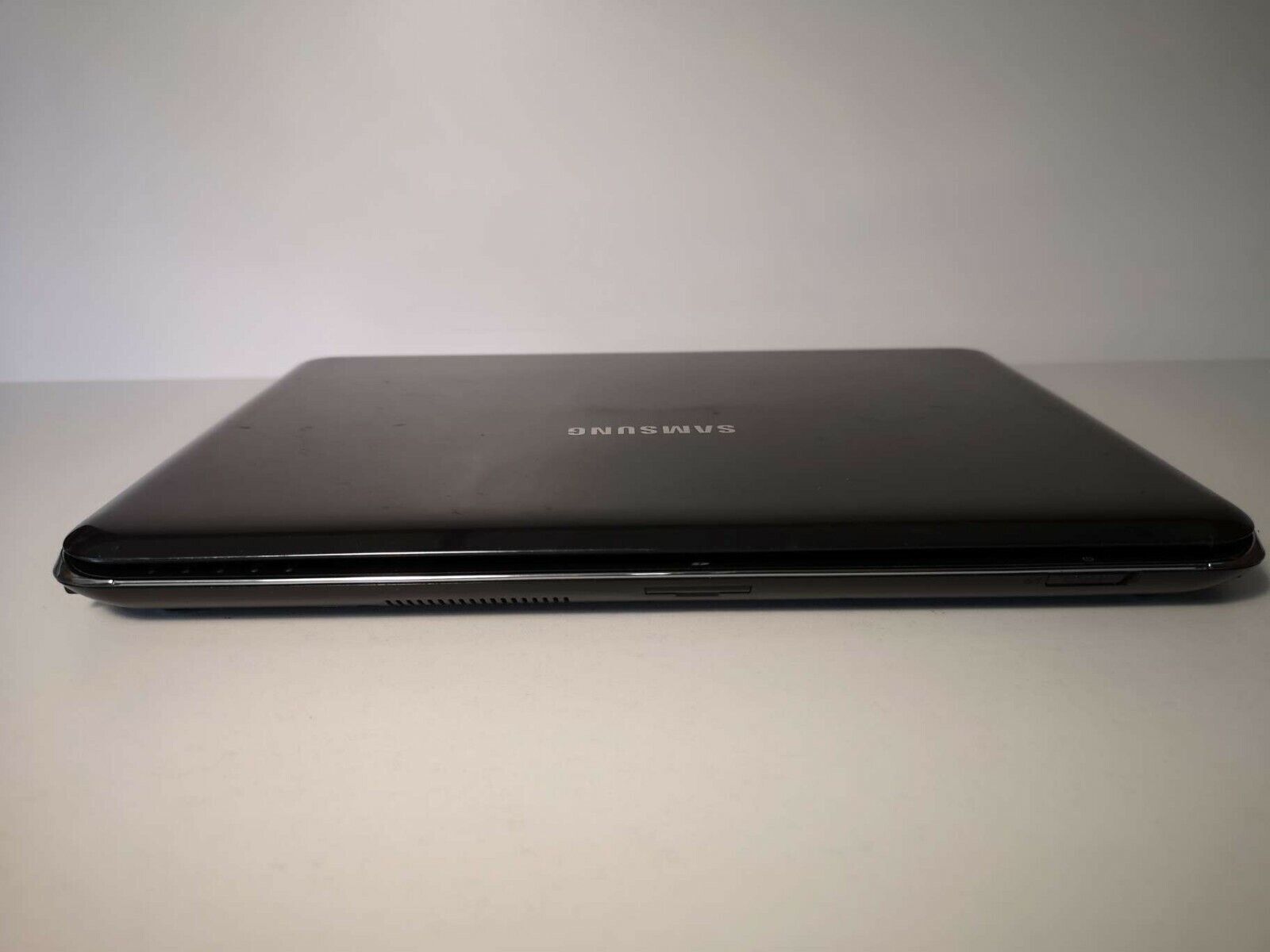 Samsung NP-X120 11.6” HD 4GB/500GB HDD C2D U7300 1.3Ghz HDMI Win7 Professional