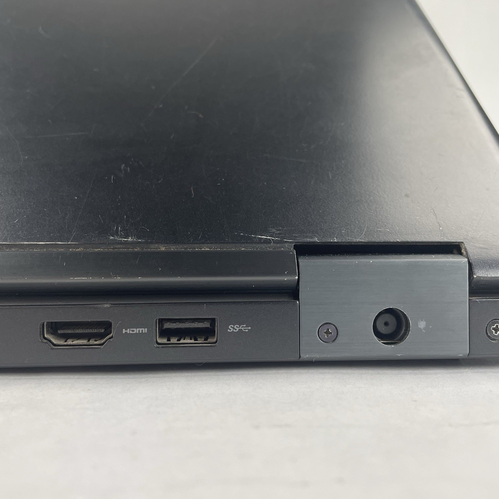 Dell Latitude 5591 15.6″ i7-8850U 2.60 GHz 8 GB RAM No SSD No OS No Battery