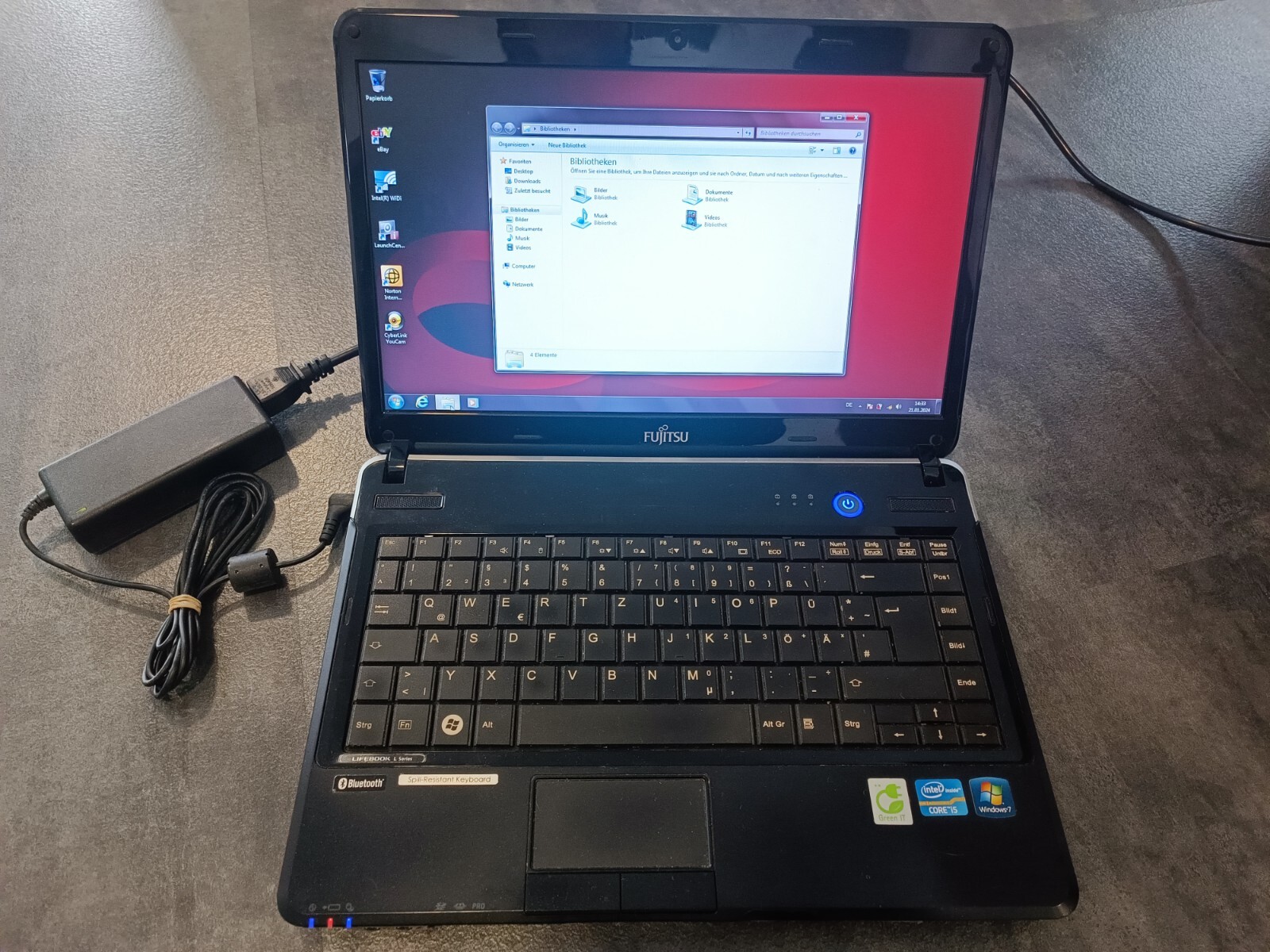 Fujitsu Lifebook Notebook Laptop LH531 i7-2410M 2.3GHz