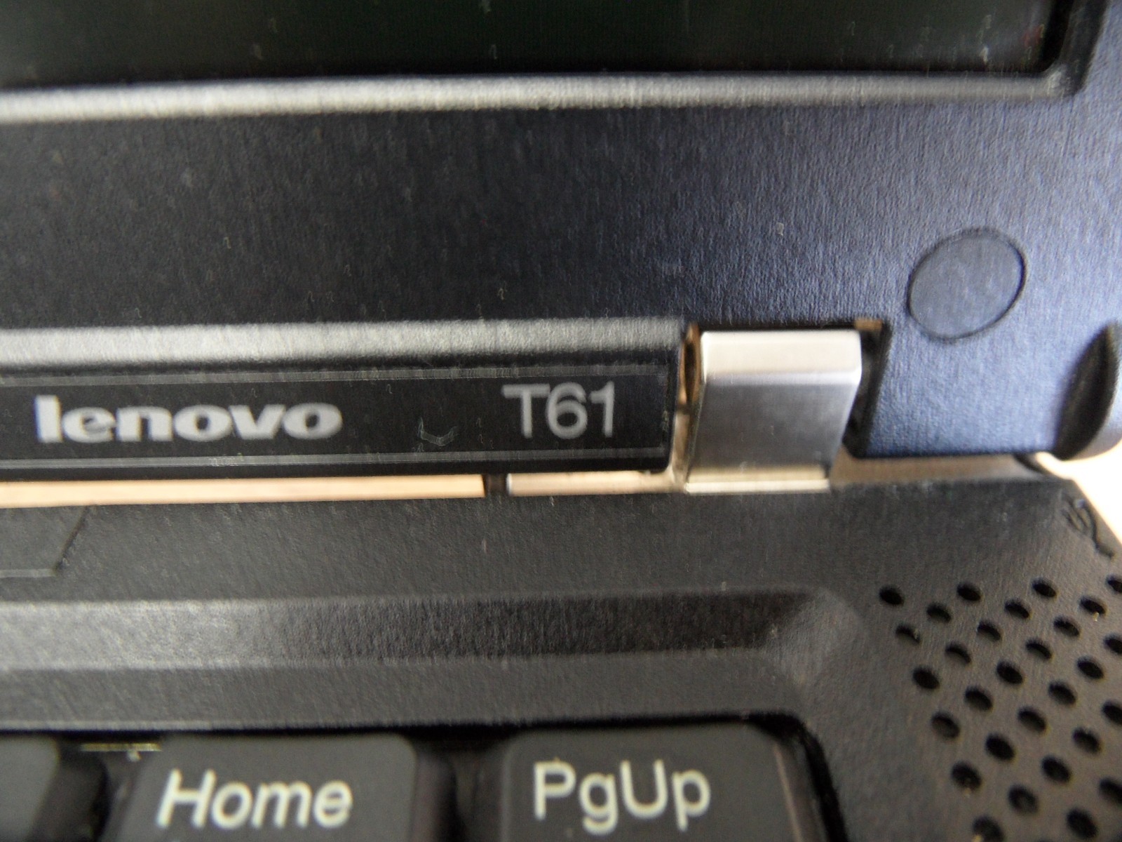 Lenovo Thinkpad T61 For Parts No Hard Drive Posts Bios Loud Fan