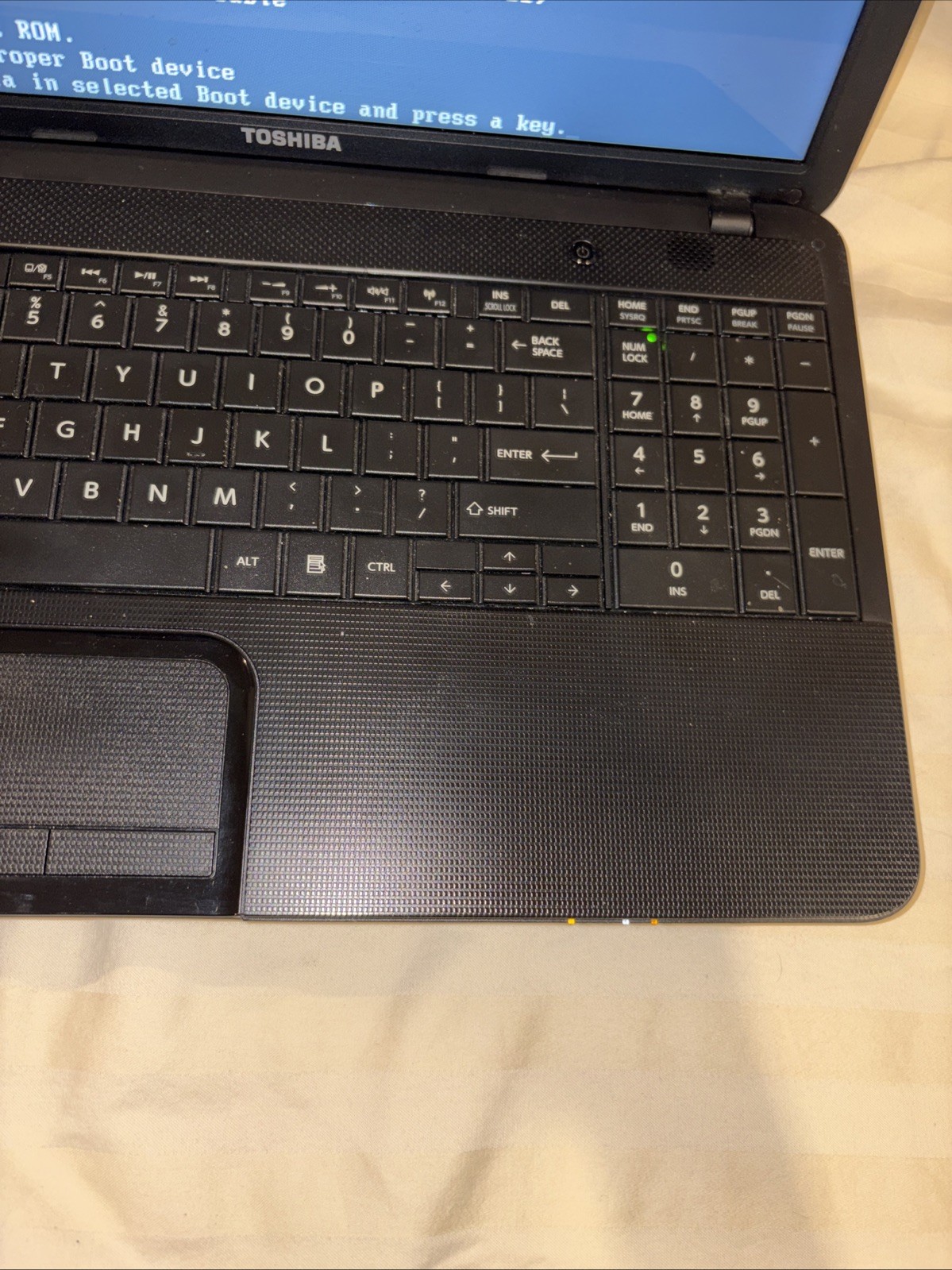 Toshiba Satellite C855D-S5205 AMD E-450 1.65GHz 4 GB NO HDD