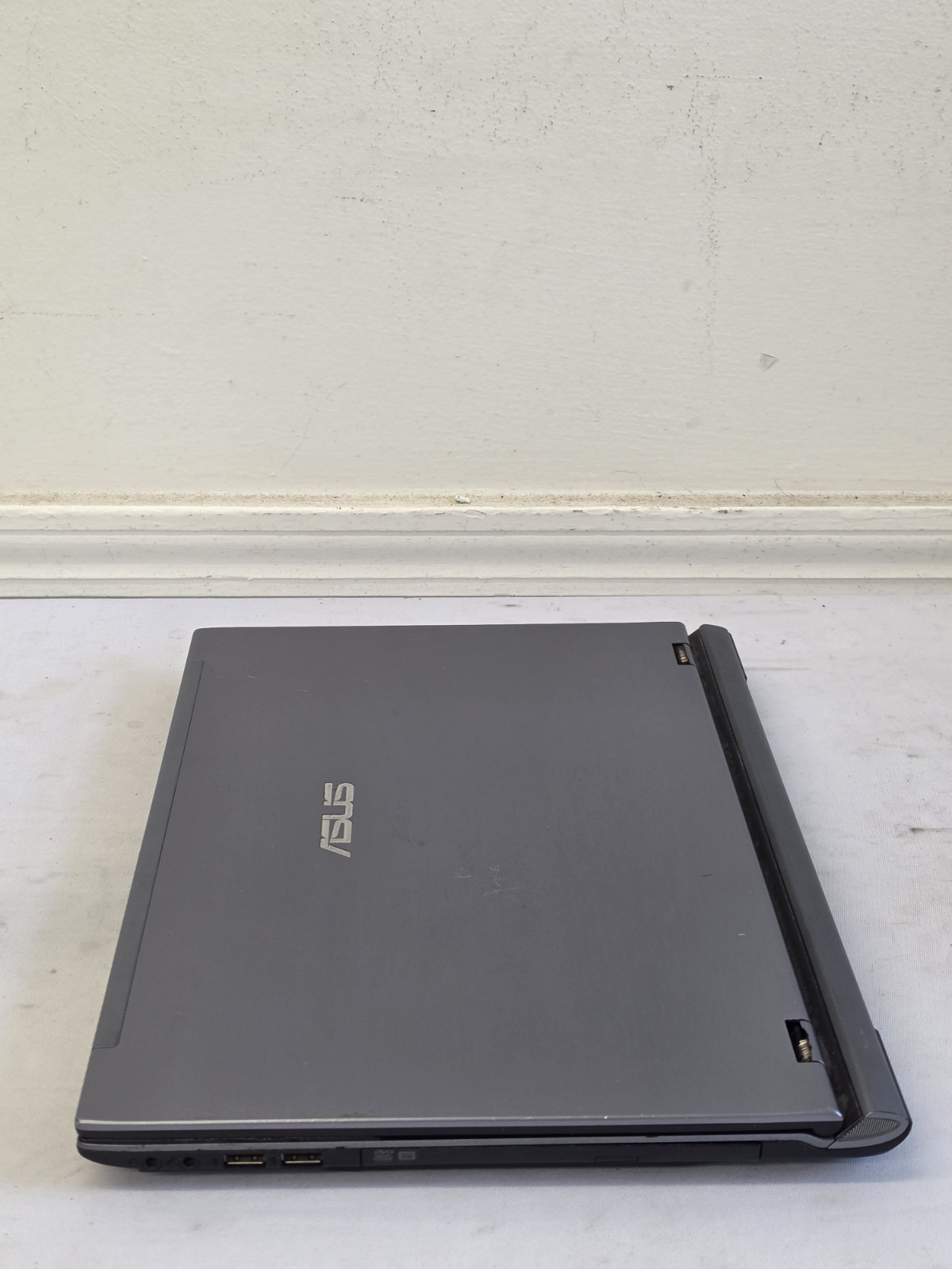ASUS U56E Laptop – Intel i5-2430m – 12GB RAM – 160GB HDD NO BATT Win 10 – READ