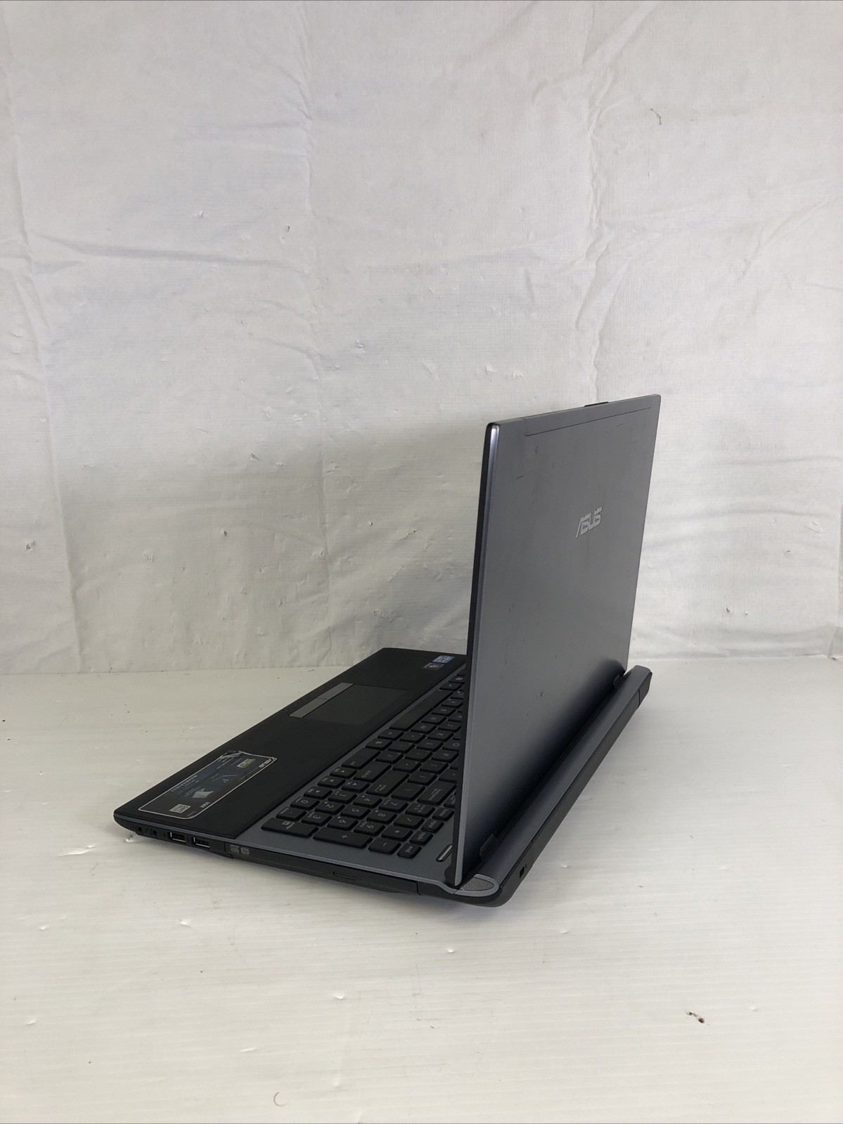 Asus U56E Intel i5-2410M 2.3GHz 6 GB NO HDD NO OS BAD BATTERY BAD TRACKPAD