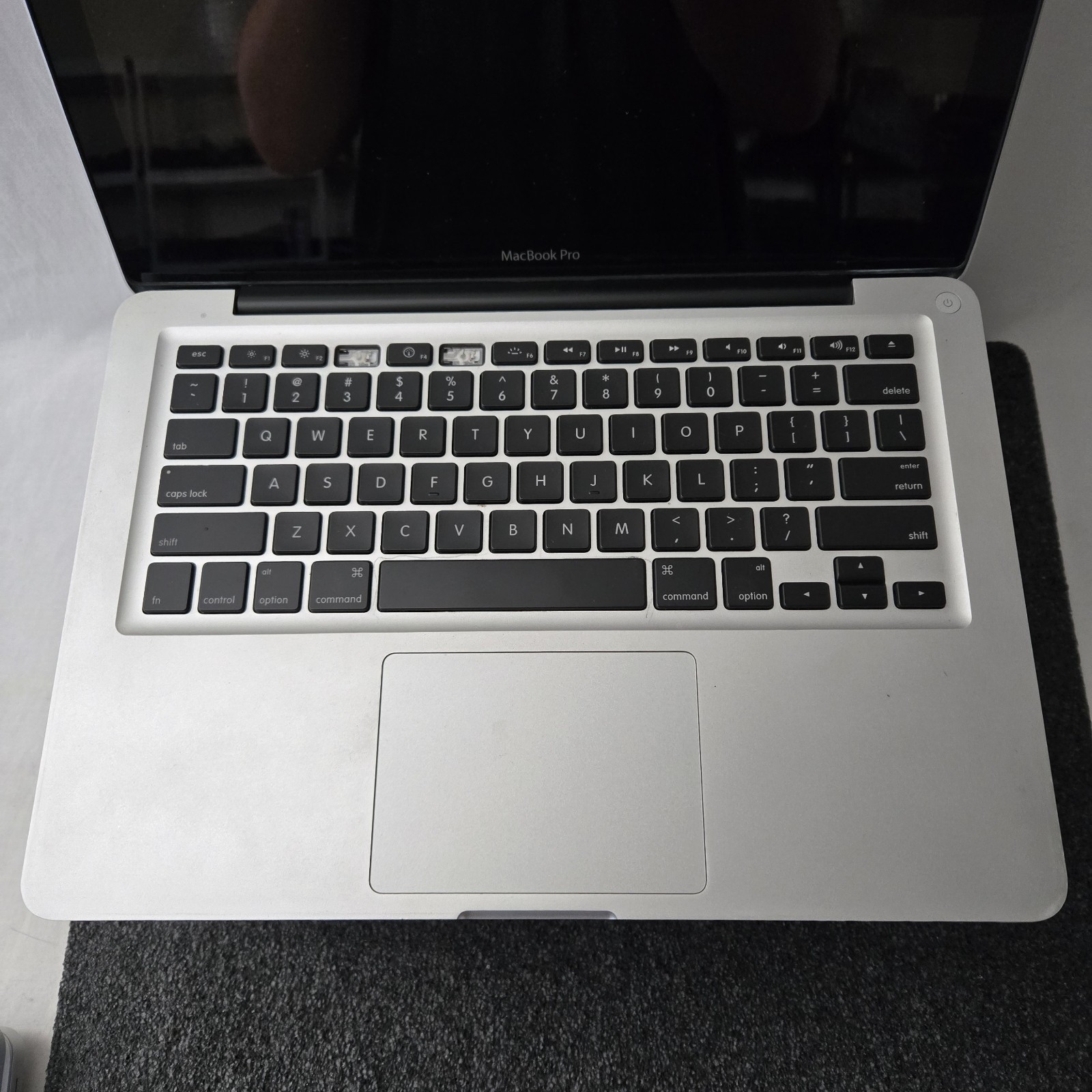 Lot of (9) Apple MacBook Pro A1278 Core 2 Duo 2.26GHz – Mixed Ram & HDD – PARTS
