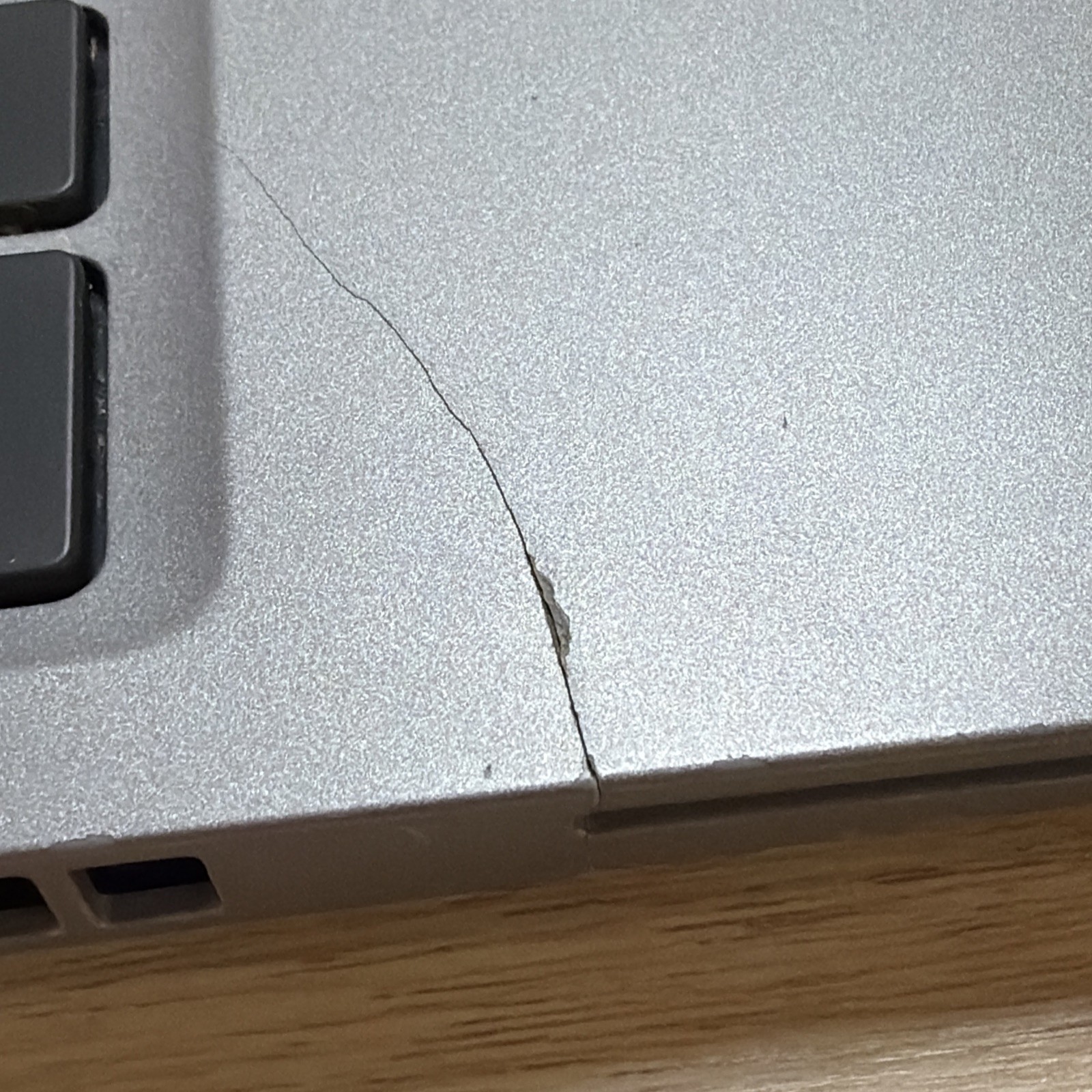 Dell Latitude 5520 i5-1145G7 16GB 512GB SSD 15″ FHD No OS – Broken Screen