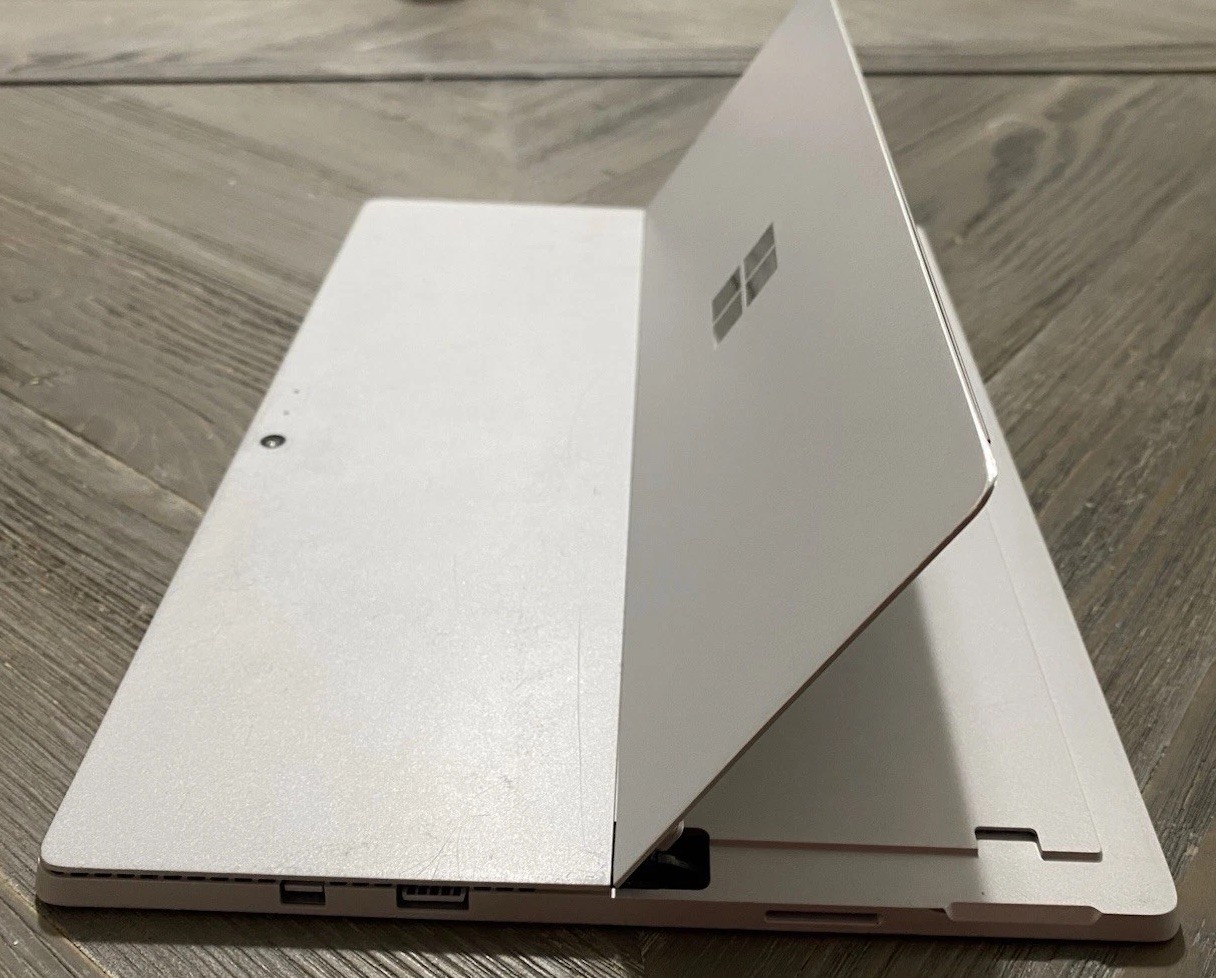 Used Microsoft Surface Pro 4 (Intel Core M, 4GB RAM, 128GB)
