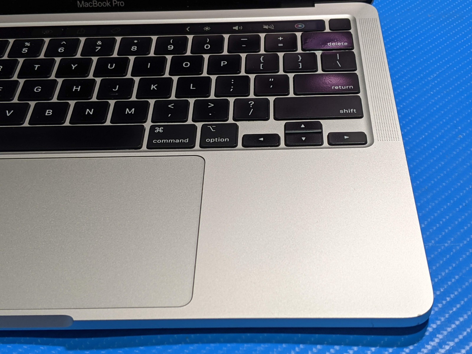 Apple MacBook Pro A2338 (2020) 13.3″ M1 8CPU/8GPU 3.2GHz 8GB 256GB MYDA2LL/A +PA
