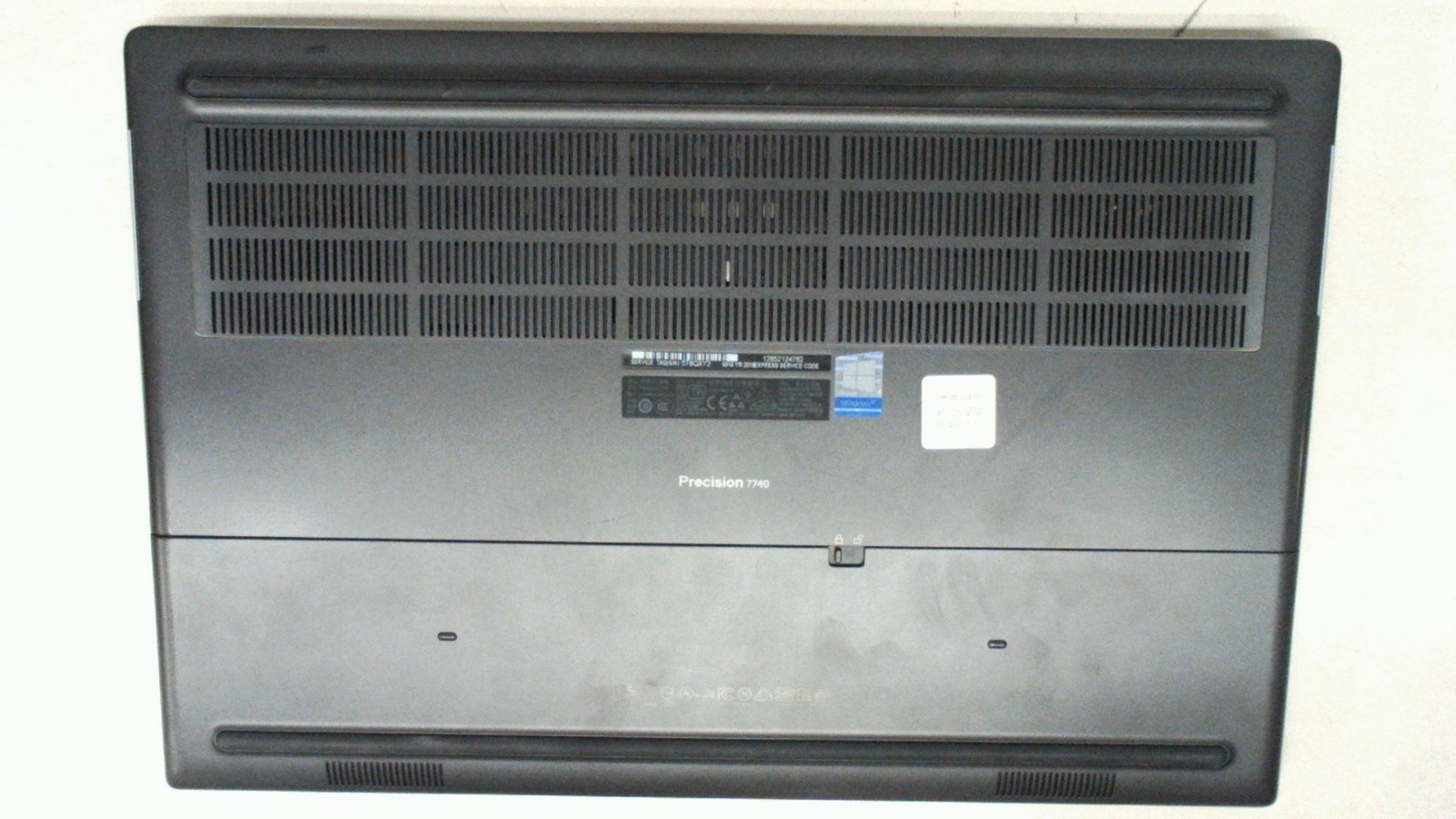 17.3″ Dell Precision 7740 Core i7-9750H (512GB, 32GB RAM)