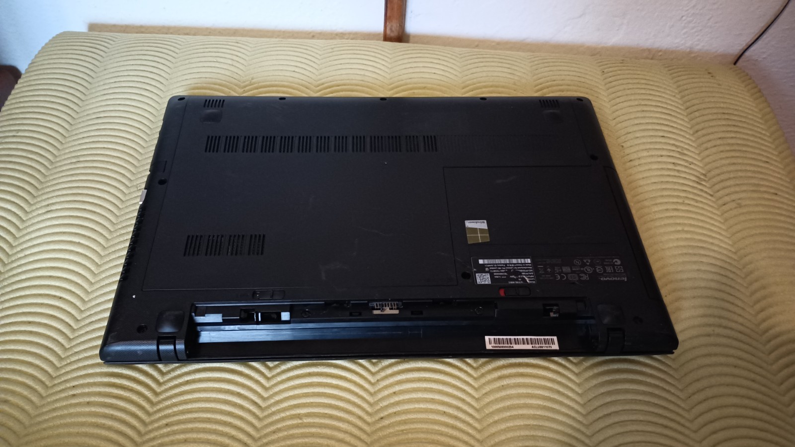 Lenovo ideapad z50-75 15.6″ AMD A8-7100 8core 8gb 128gb AMD radeon r5 m230 2GB