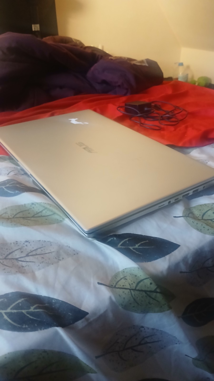 Asus Vivobook 17, AMD Ryzen 3 3250U with radeon graphics, 8gb RAM, 238gb storage