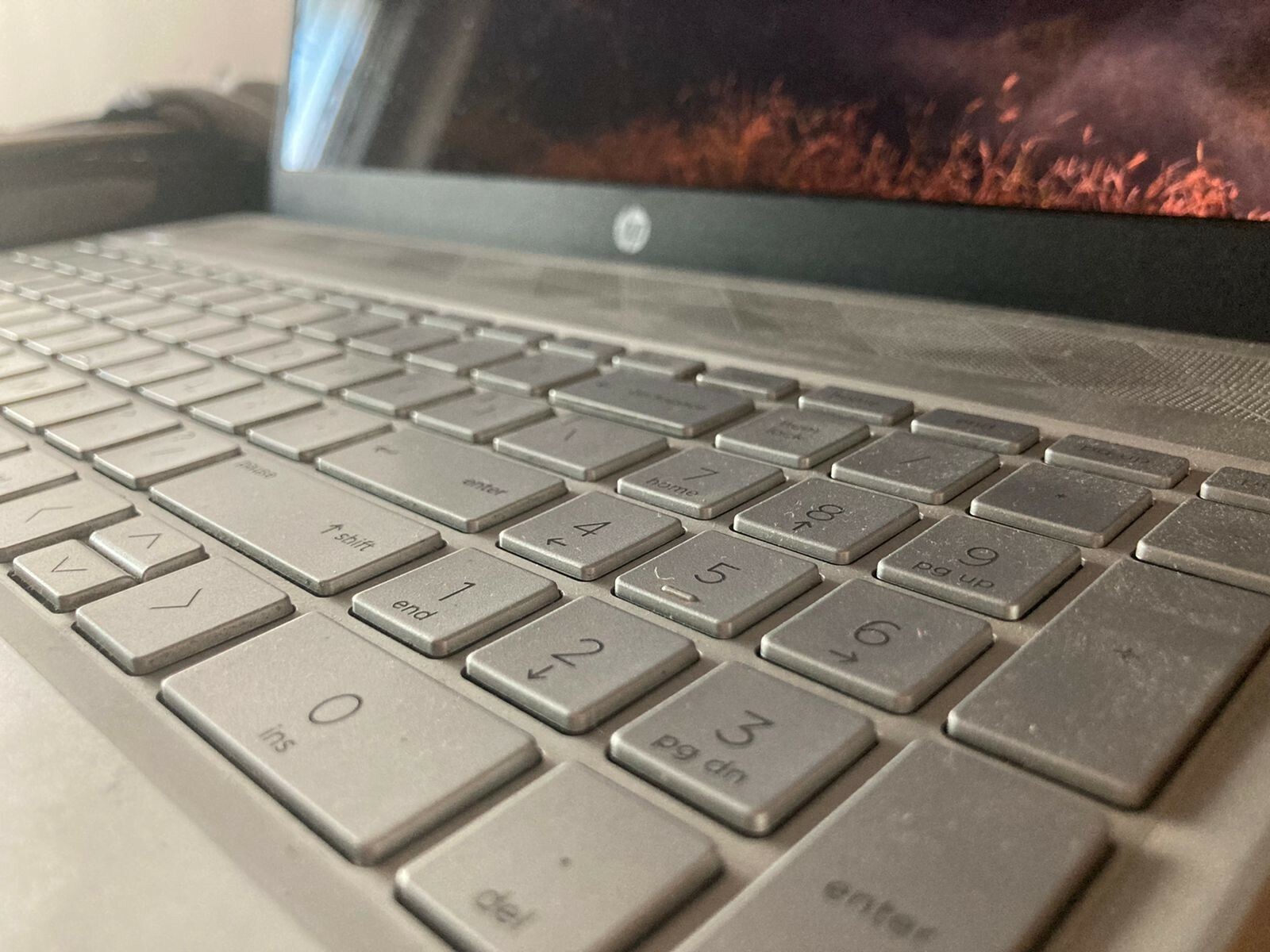 HP PAVILLION 15 LAPTOP SPACE GRAY 15.6 INCH Intel(R) Core(TM) i7-8550U CPU @ 1.8