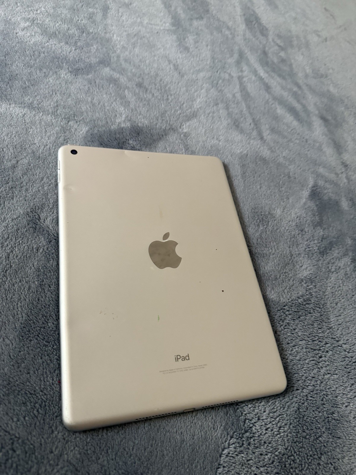 • Apple iPad 4th Gen • A1459 • Silver/Black • Wi-Fi • 32 gb 9.7″ Tablet •