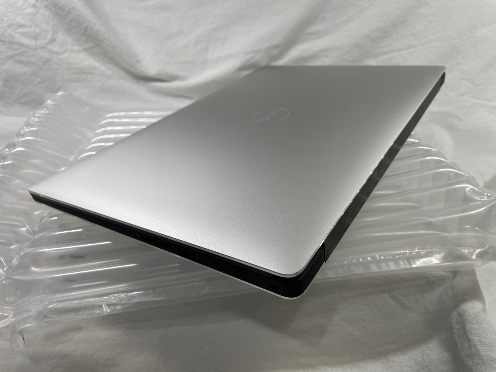 Dell XPS 15 7590 | i9-9980HK 2.4GHz | 4K OLED | 32GB | 2TB EVO+ | Grade A