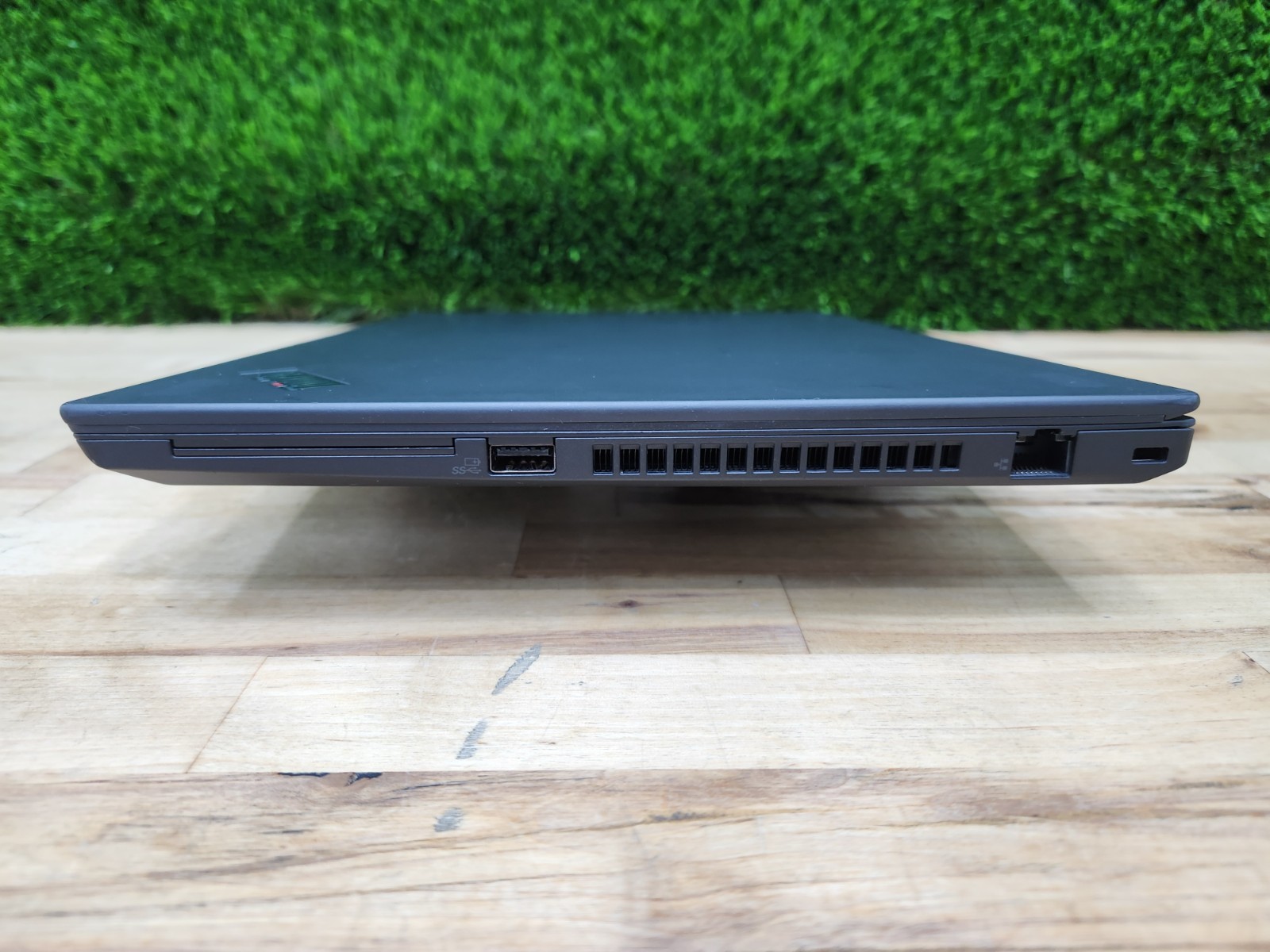 Lenovo ThinkPad P43s 14″ FHD i7-8665U 16GB 256GB SSD Quadro P520 Window 11 Pro ~
