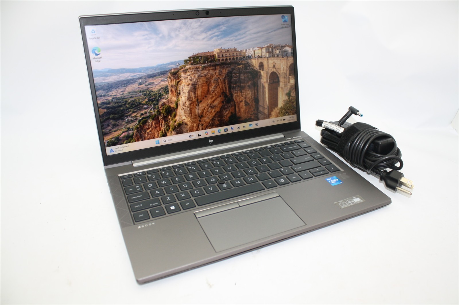 14″HP ZBook Firefly G8 i5-1145G7 2.60GHz RAM 16GB NVMe 256GB/Cosmetic issue