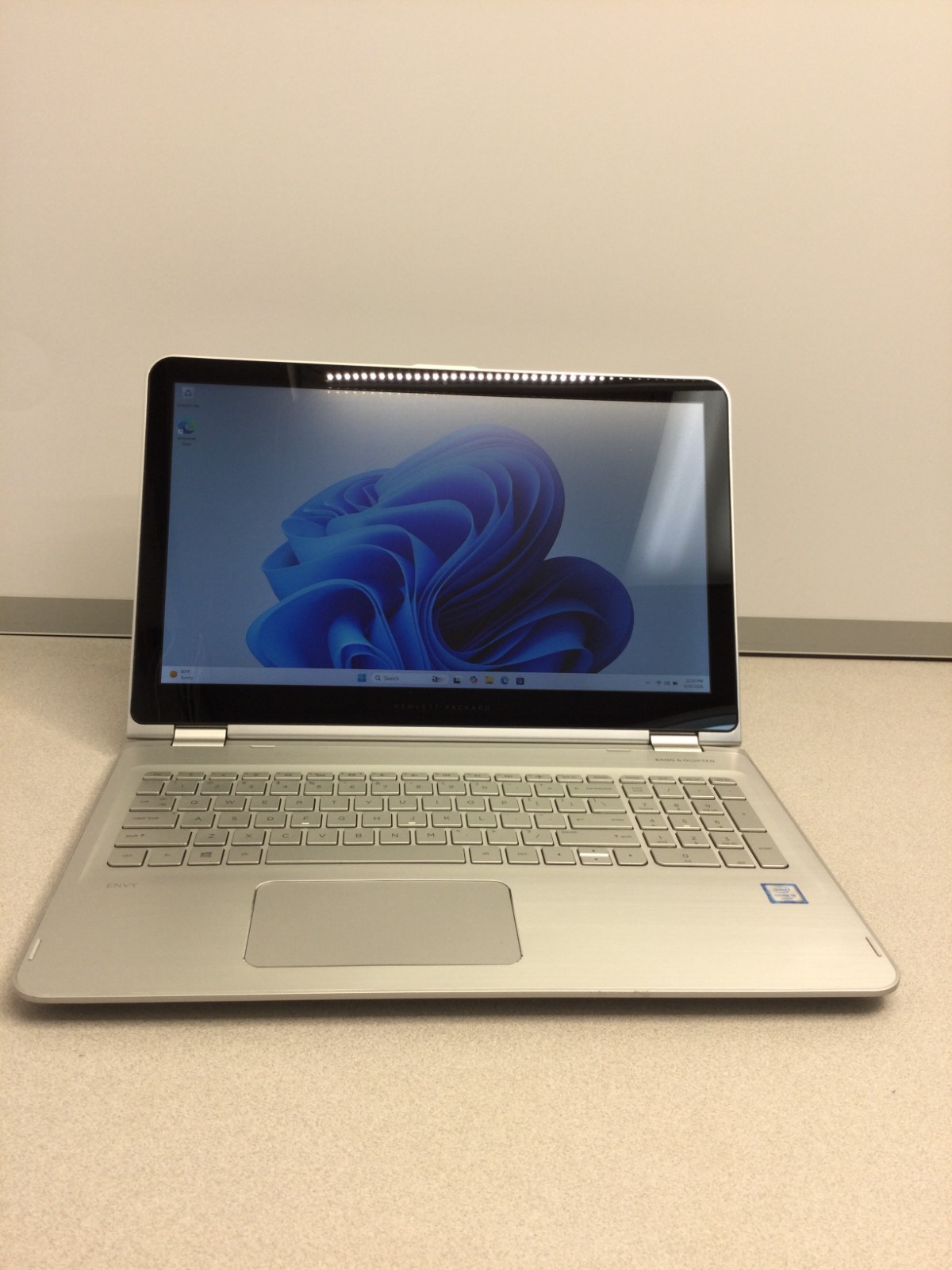 HP ENVY X360 M6 CONVERTIBLE i5-6200U 2.30GHz 8GB RAM 256GB SSD Wi 11 pro 15.5”