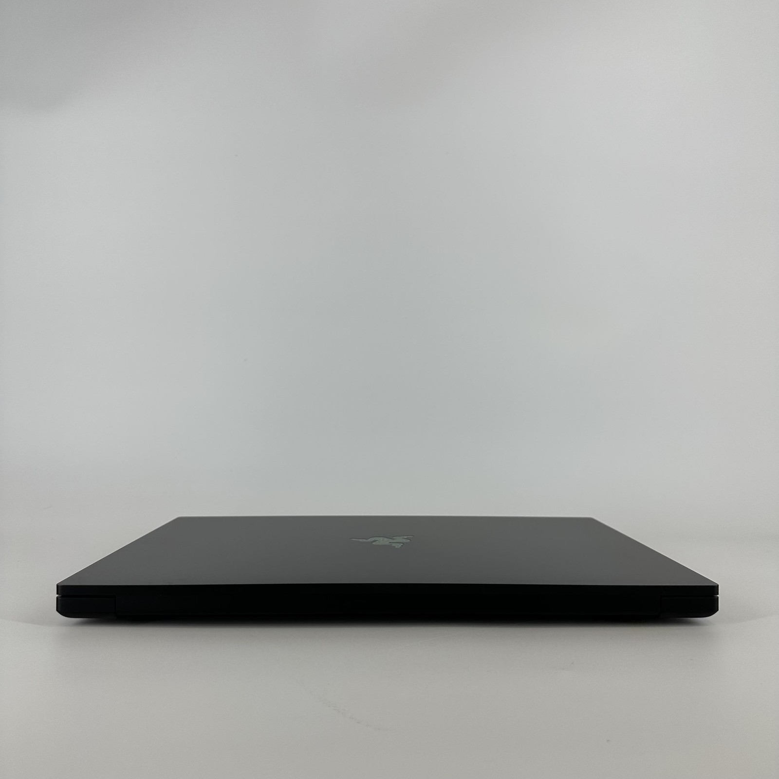 Razer Blade 18 240Hz QHD+ 2.2 GHz i9-13950HX 32GB 1TB SSD RTX 4080 Very Good