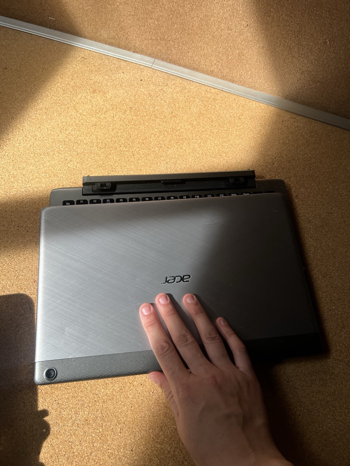 Acer Aspire Switch 10 10.1″ 2-in-1 Detachable Touch Atom 2GB 32GB Win Silver