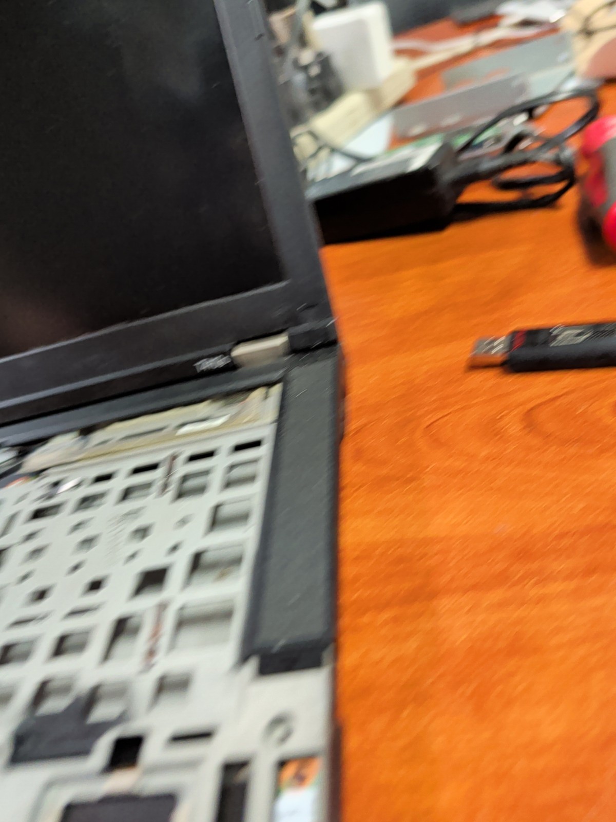 LENOVO THINKPAD T410S – FOR PARTS – INTEL CORE I5 See Pics. Parts****