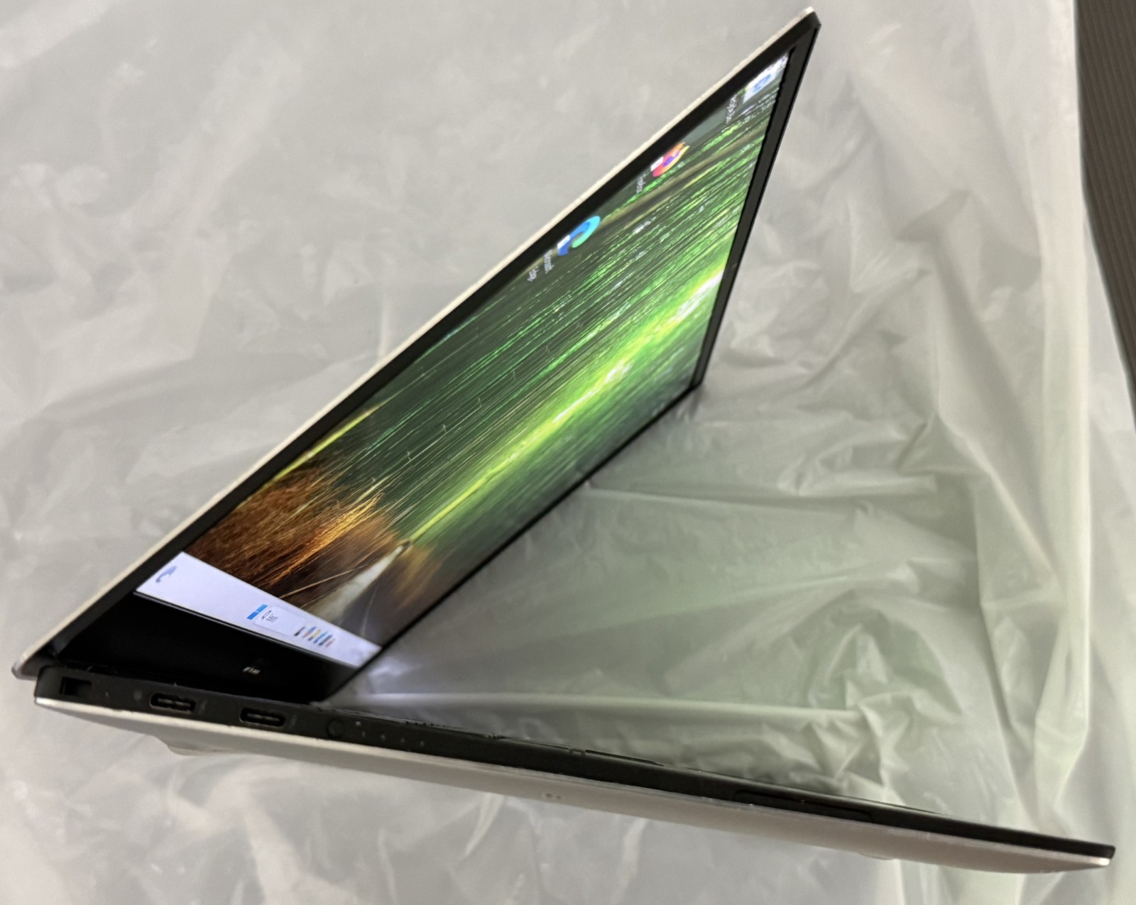 Dell XPS 13 7390 Silver FHD i5-10210U 1.60GHz 8GB RAM 1TB SSD Excellent