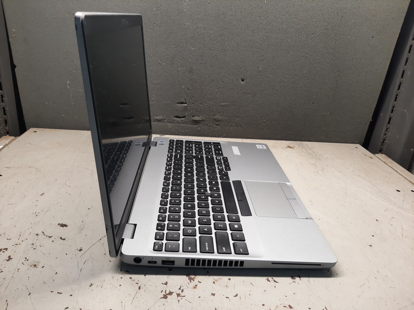 Dell Precision 3550 15.6″ i5-10310u 8GB RAM No SSD No OS