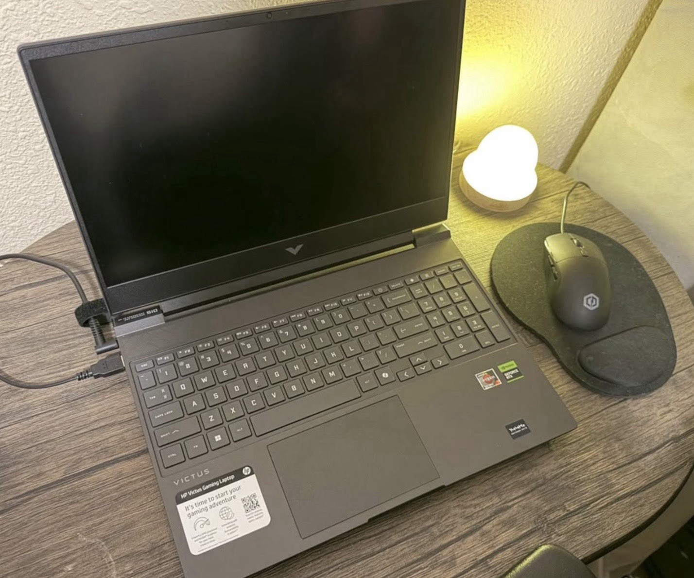 HP Victus 15-fb3xxx 15.6″ Ryzen 7 7445HS 32GB 1TB SSD RTX 2050 W11