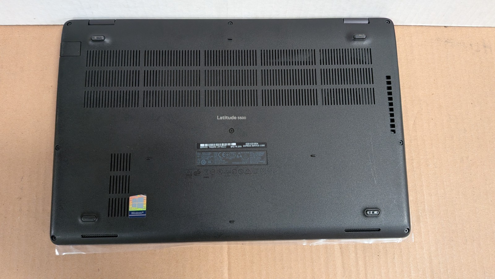 Dell Latitude 5590 i5-8250U 15.6″ 16GB RAM 256GB SSD Win11P W/AC