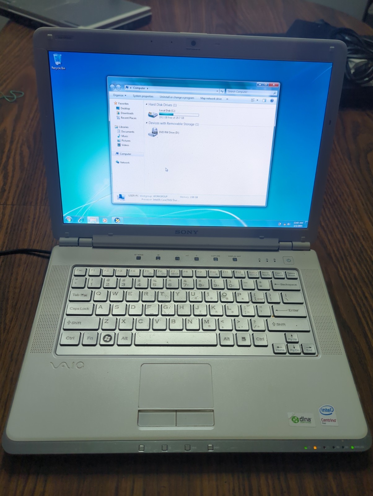 Sony Vgn-cr220e Laptop (win 7, 2gb Ram, 32gb SSD, Dvd-rw, Wi-Fi, Webcam)