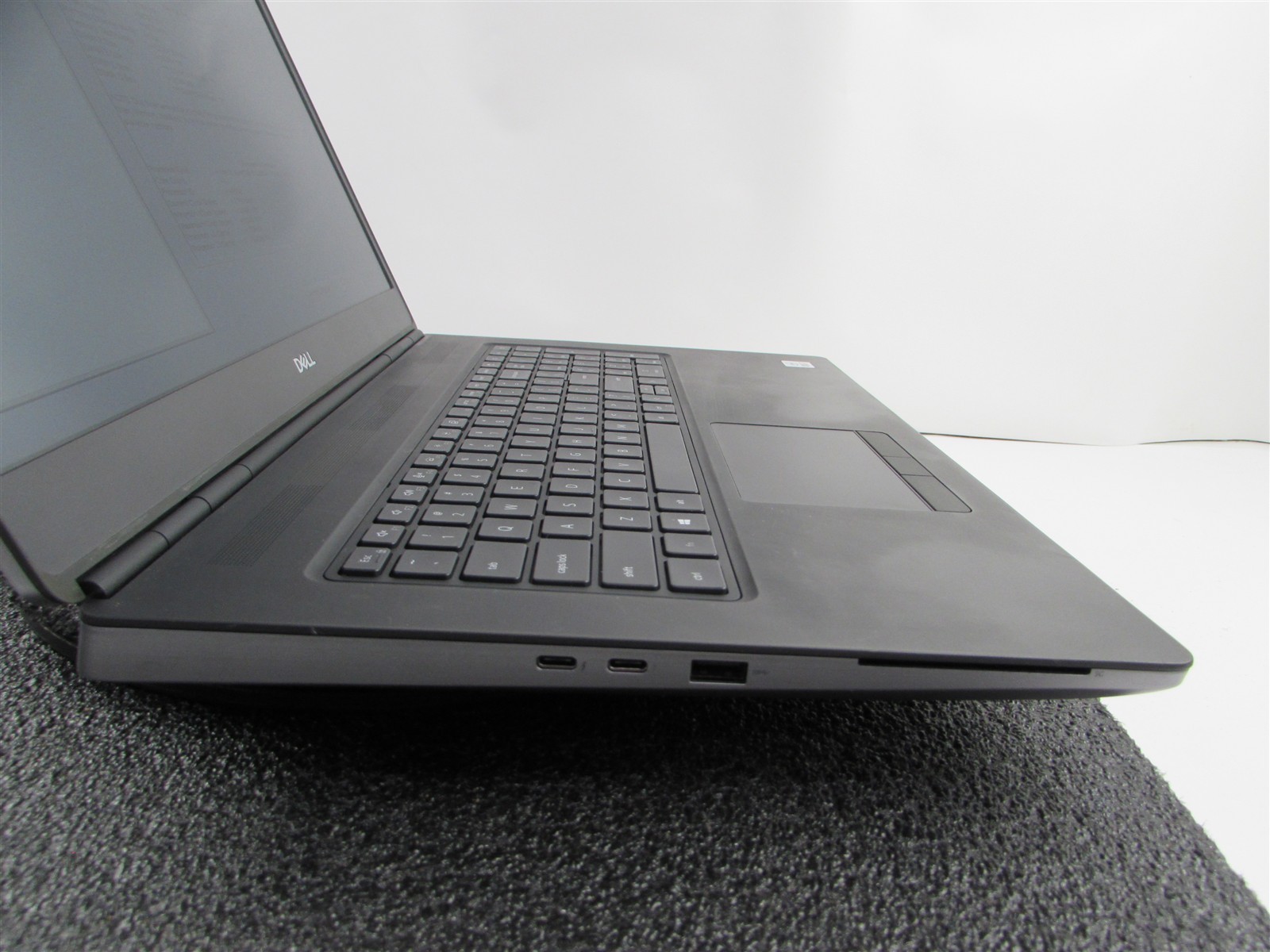 DELL PRECISION 7750 1920X1080 FHD I7-10850H 1TB 32GB RAM RTX 4000 WIN 11 PRO