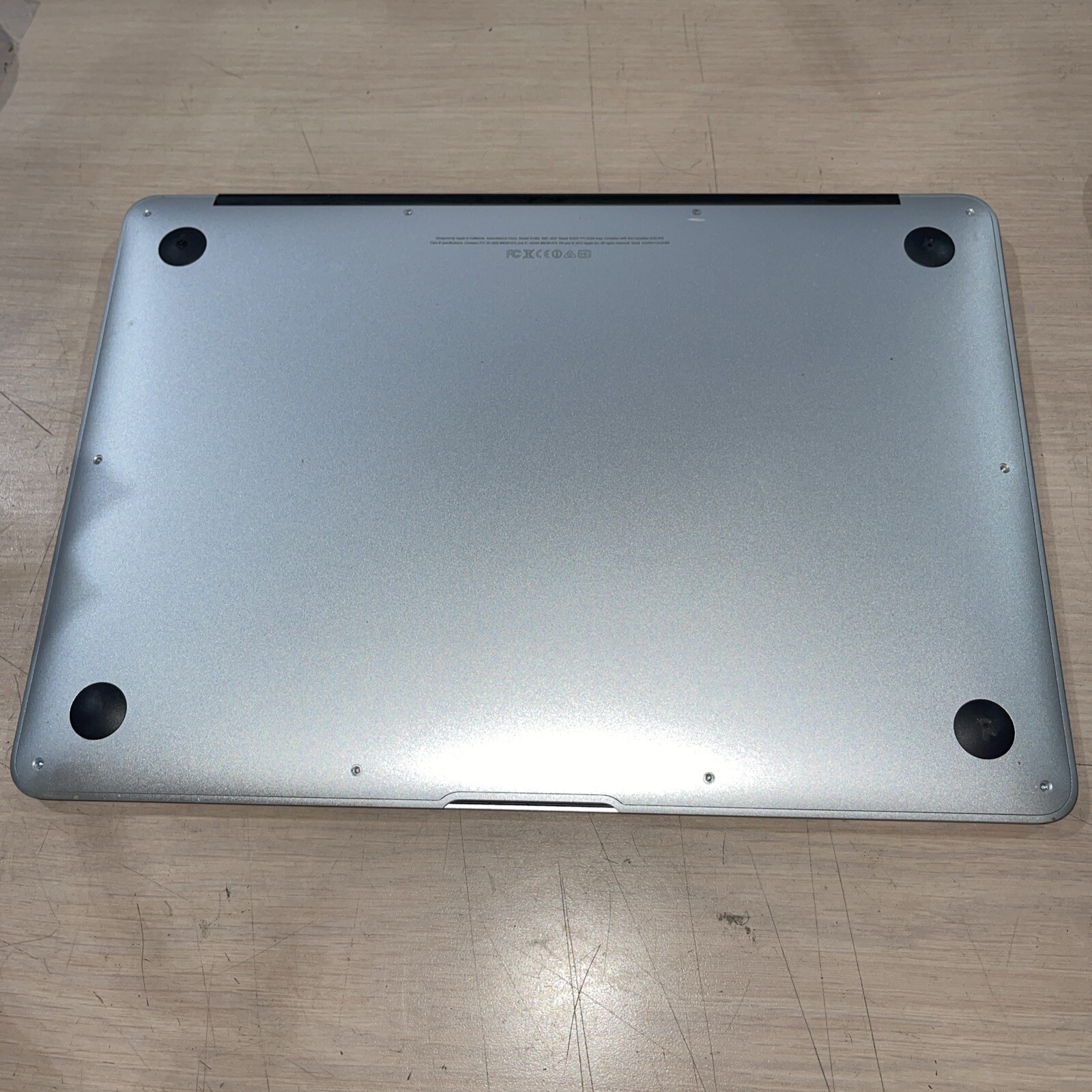 Apple Macbook Air MID 2013 13″ i5-4250U 1.3GHz 4gb RAM NO HD