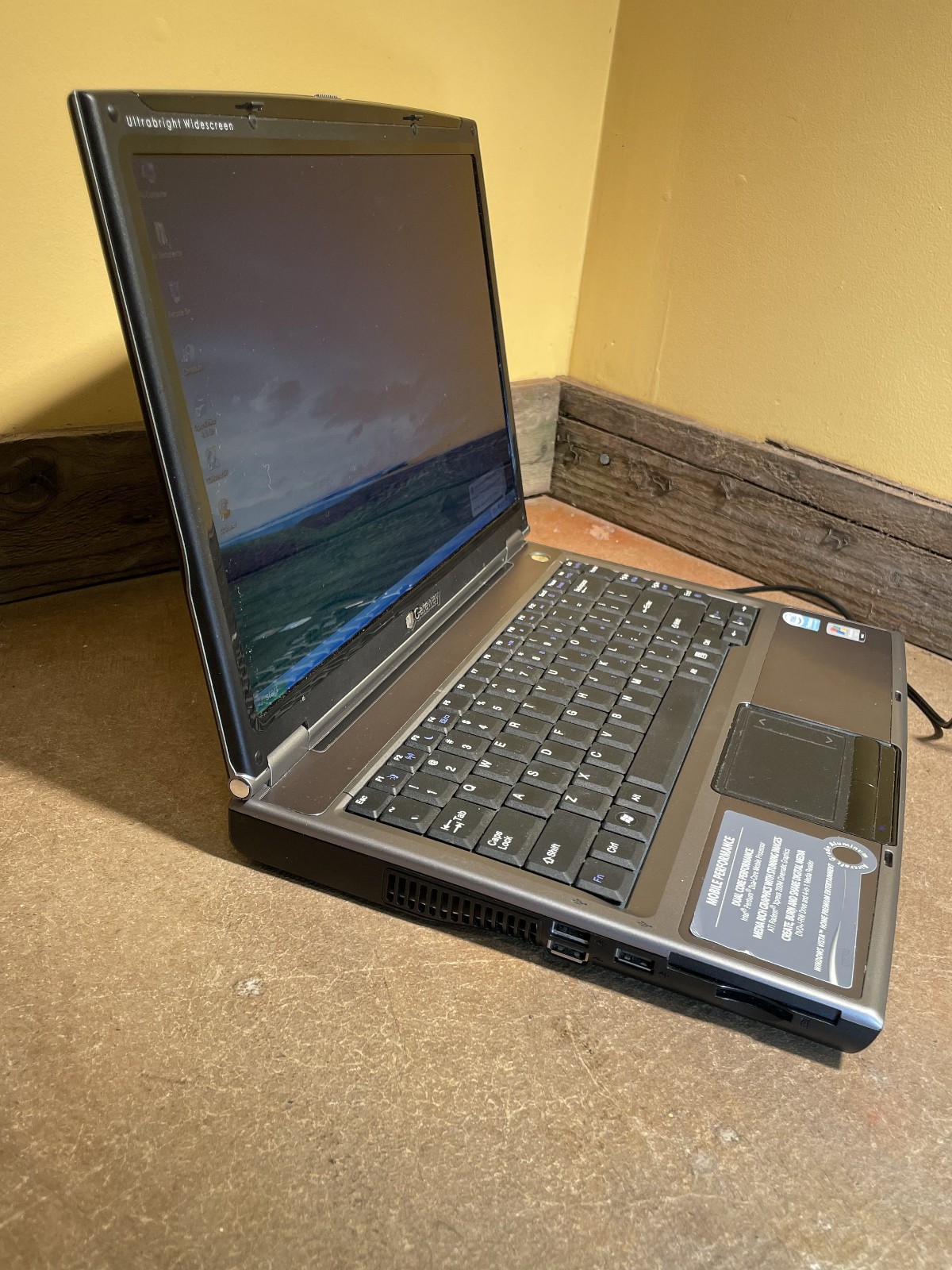 Gateway Laptop Mt3707 Windows XP 149GB HDD DVD Drive Tested & Working w/ Charger