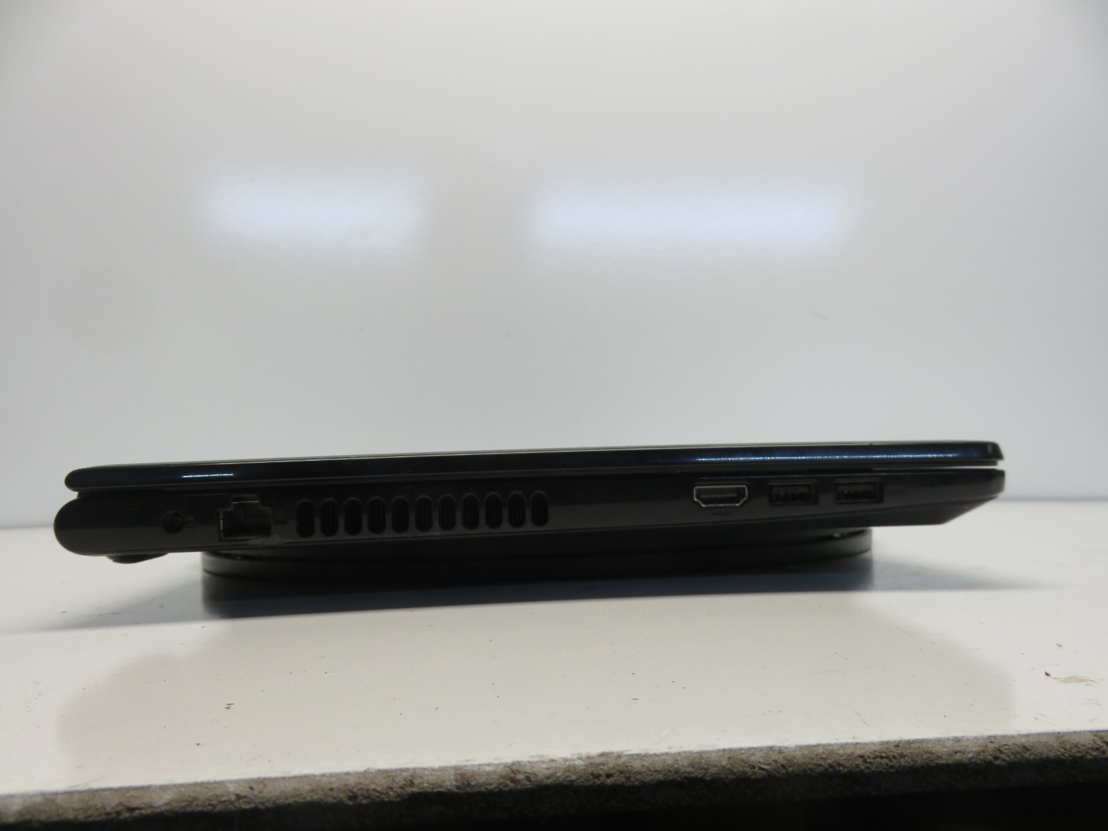Dell Inspiron 3536 Laptop AMD A6-9200 R4 4GB Ram No HDD or Battery