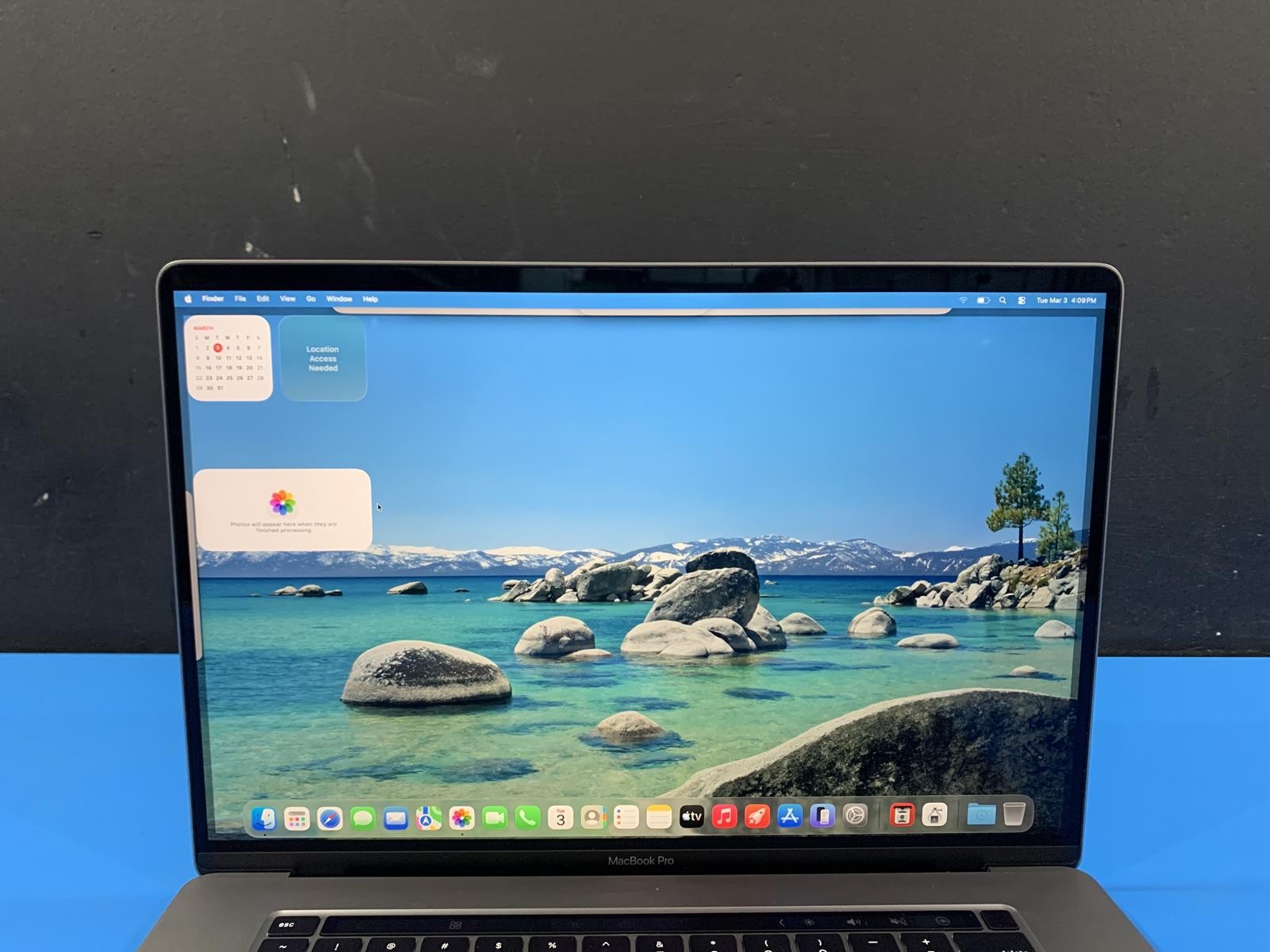 Apple MacBook Pro A2141 Core i7 9750H 2.60GHz 16GB DDR4 512GB SSD MVVL2LL/A