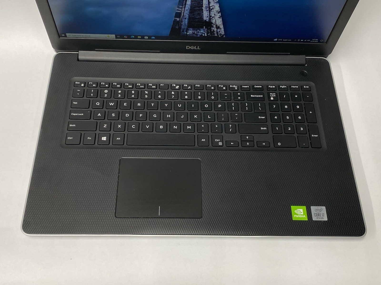 Dell Inspiron P35E – Grade B – FHD – i7-1065G7 – 16GB – 256SSD – W10P
