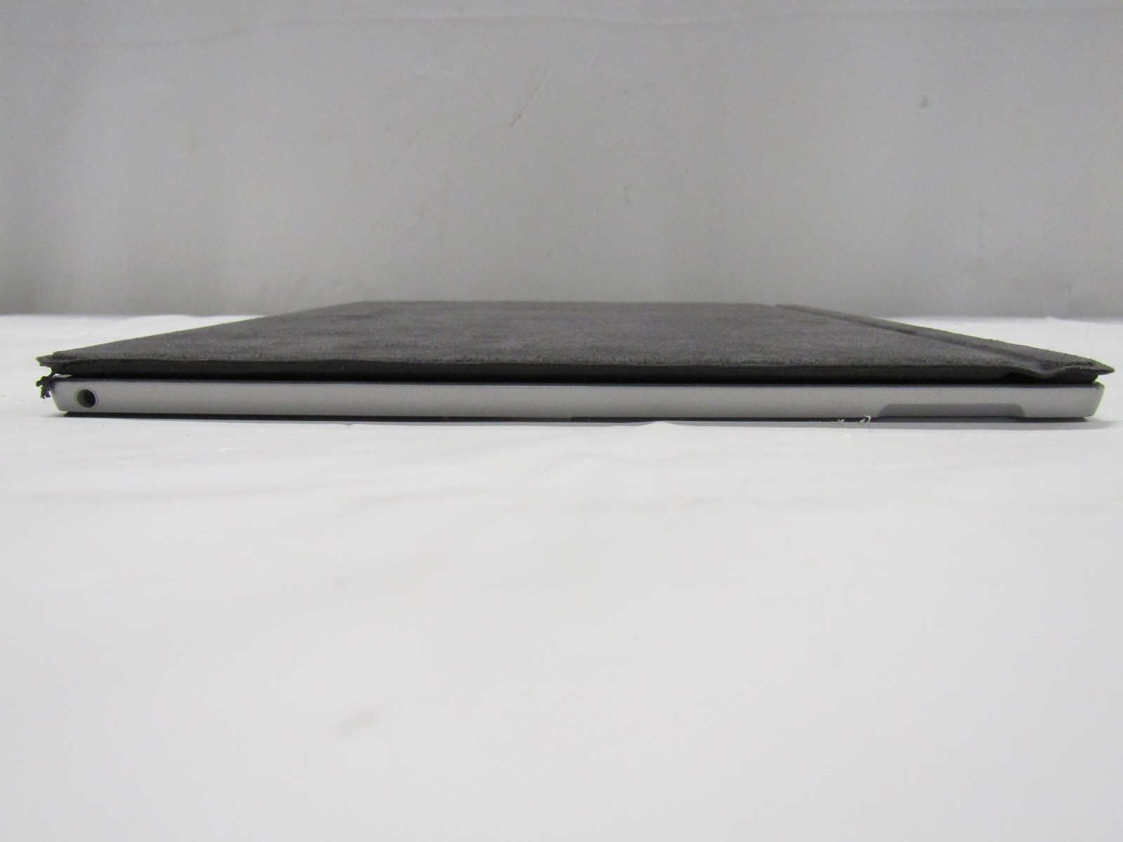 Microsoft Surface Pro 5 Intel i5-7300U 4GB RAM 128GB SSD 12.3″ NO OS BAD BATTERY