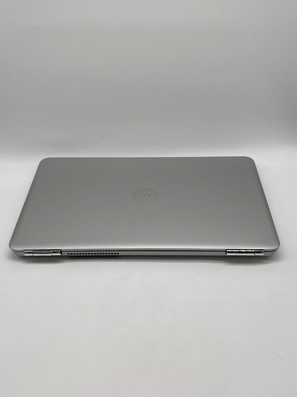 HP Pavilion 15-aw053nr AMD A12-9700P 8GB RAM 1TB HDD – For Parts (Read)
