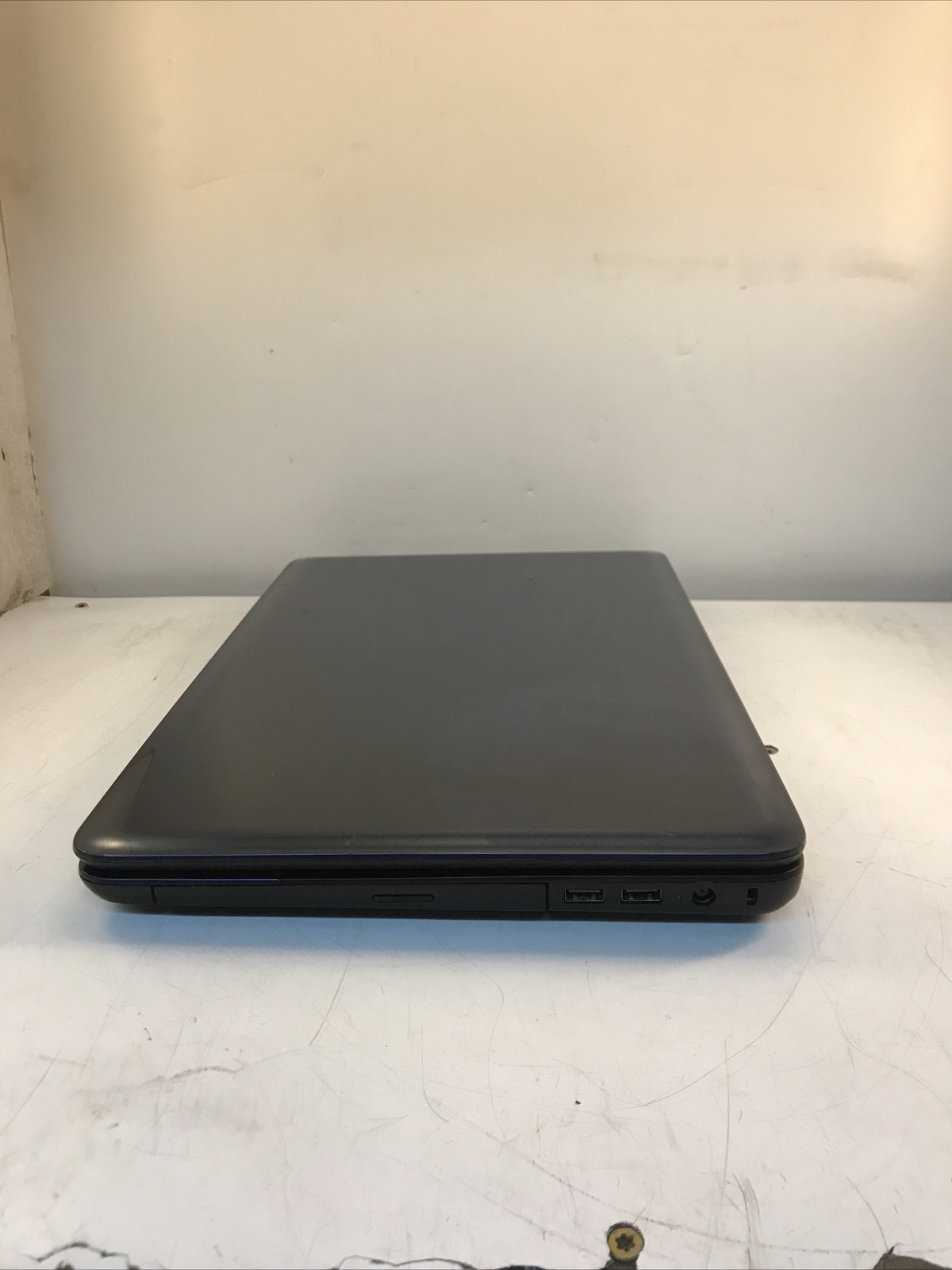 HP 2000 Notebook AMD E-300 APU Radeon HD 1.30GHz 4GB Ram No HDD Boot to BIOS