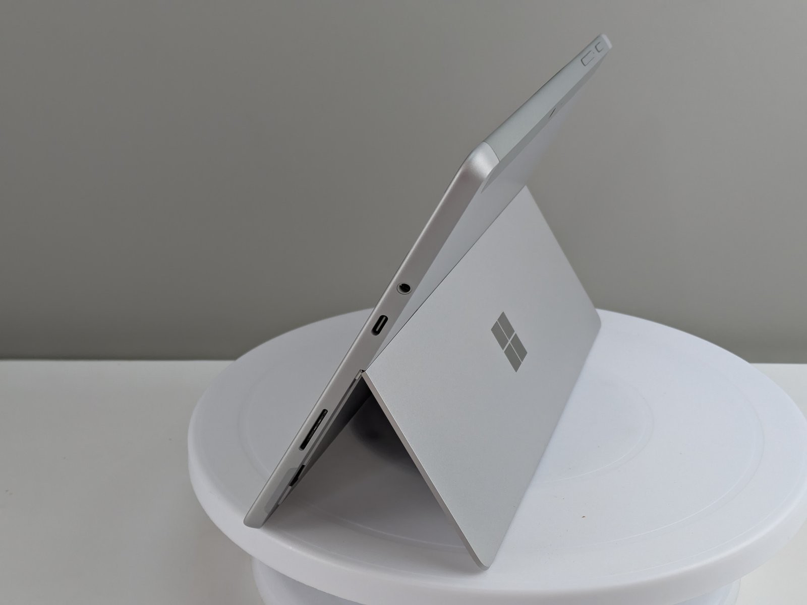 Microsoft Surface Go 2 10.5″ m3-8100Y 8GB RAM 256GB SSD Windows 11 Pro BAD BATT