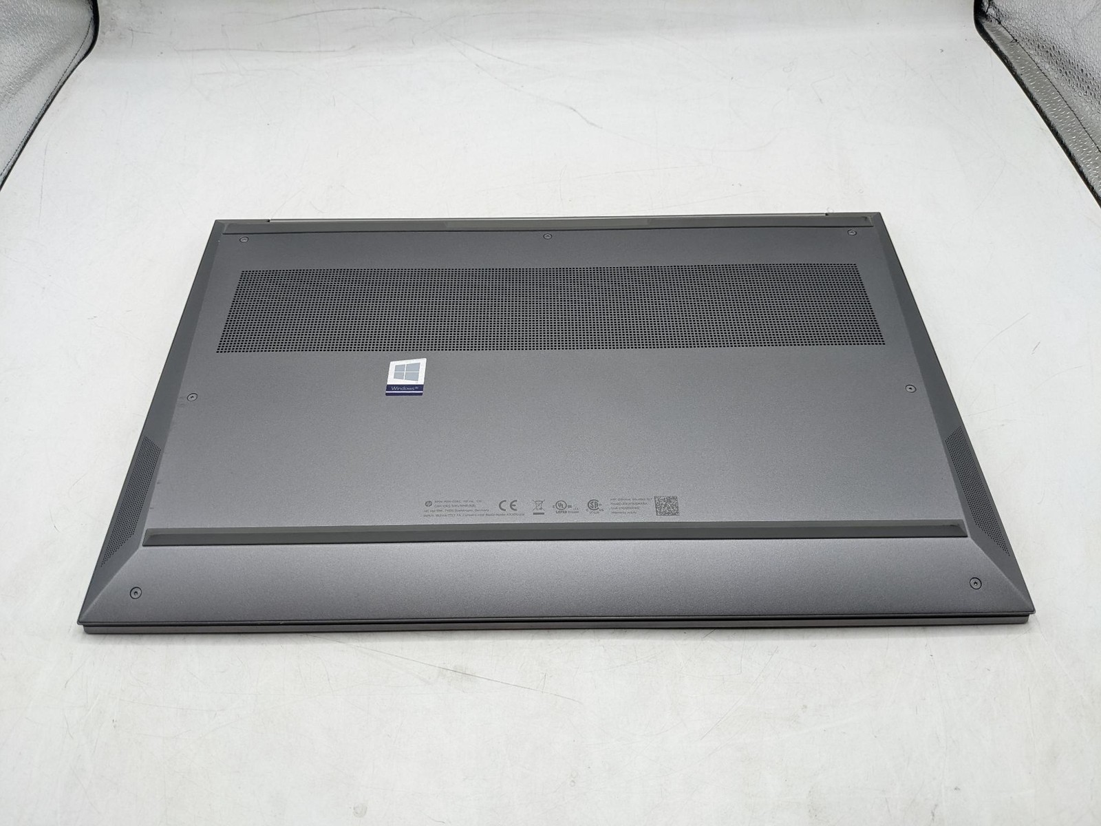 HP ZBOOK STUDIO G8 I7-11850H 2.5Ghz 32GB RAM 1TB SSD *GRADE D*