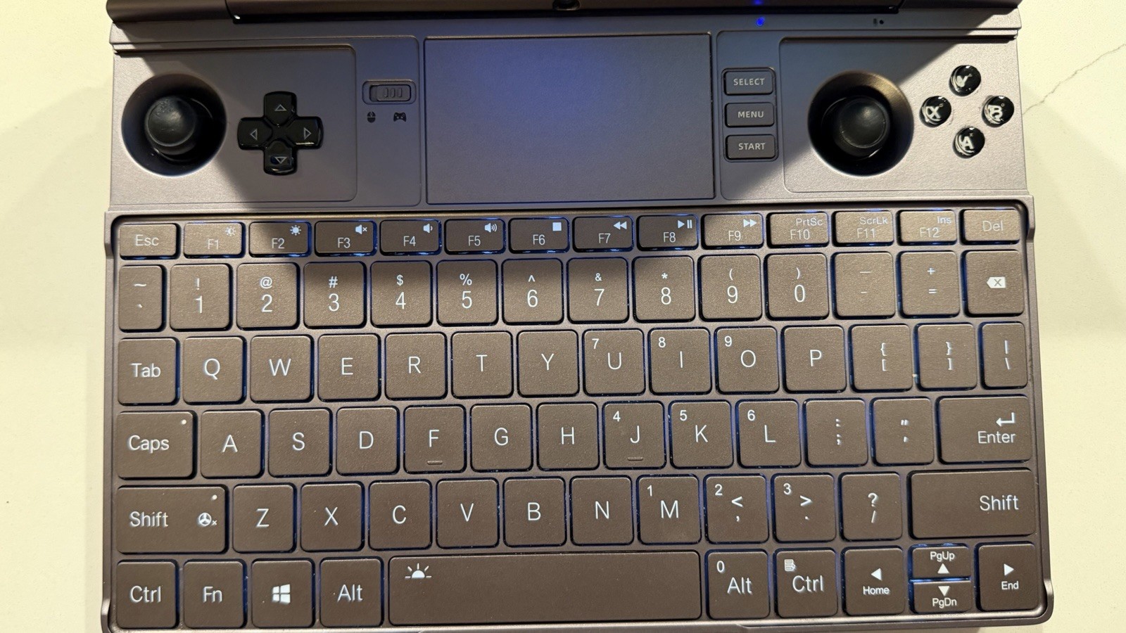 GPD Win Max 2 2024 10.1″ Ryzen 7 8840U 32GB RAM 2TB SSD Gray Windows