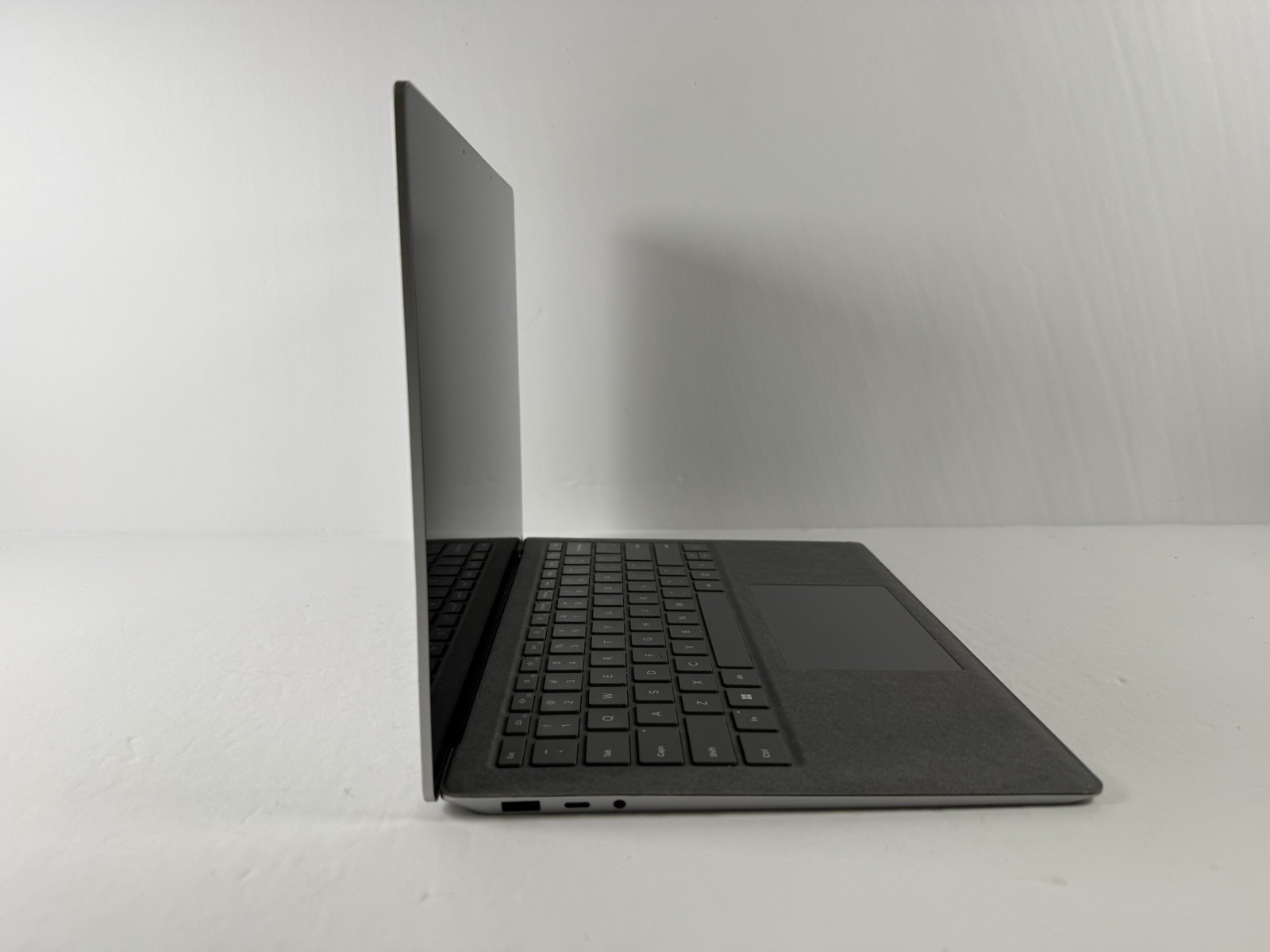 Microsoft Surface Laptop 5 13.5” 1950 Intel Core i7-1265U 16GB RAM 512GB NVME