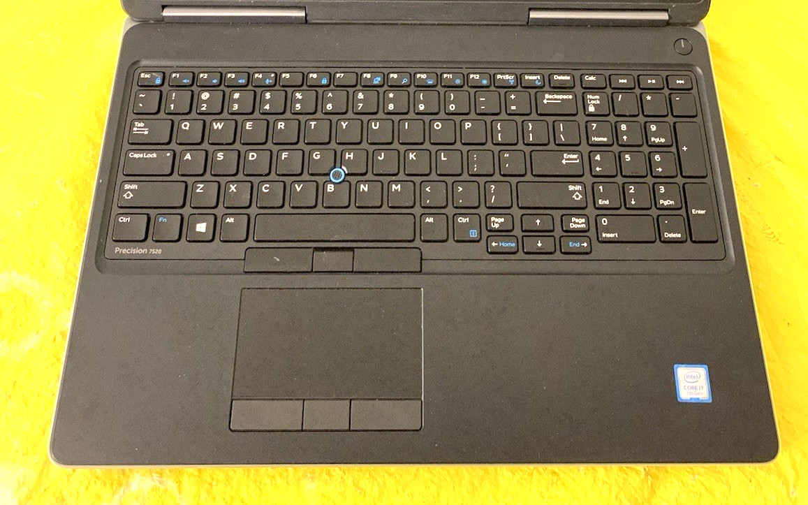 Dell Precision 7520 Workstation 15.6″ Core i7-7820HQ 2.90GHz 16GB Ram 2 TB HDD