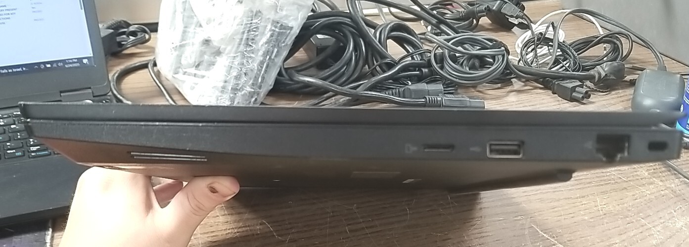 Lenovo Thinkpad E590 W/ 8GB RAM 256GB SSD, i5-8265U @ 1.60GHz. *READ⬇️*