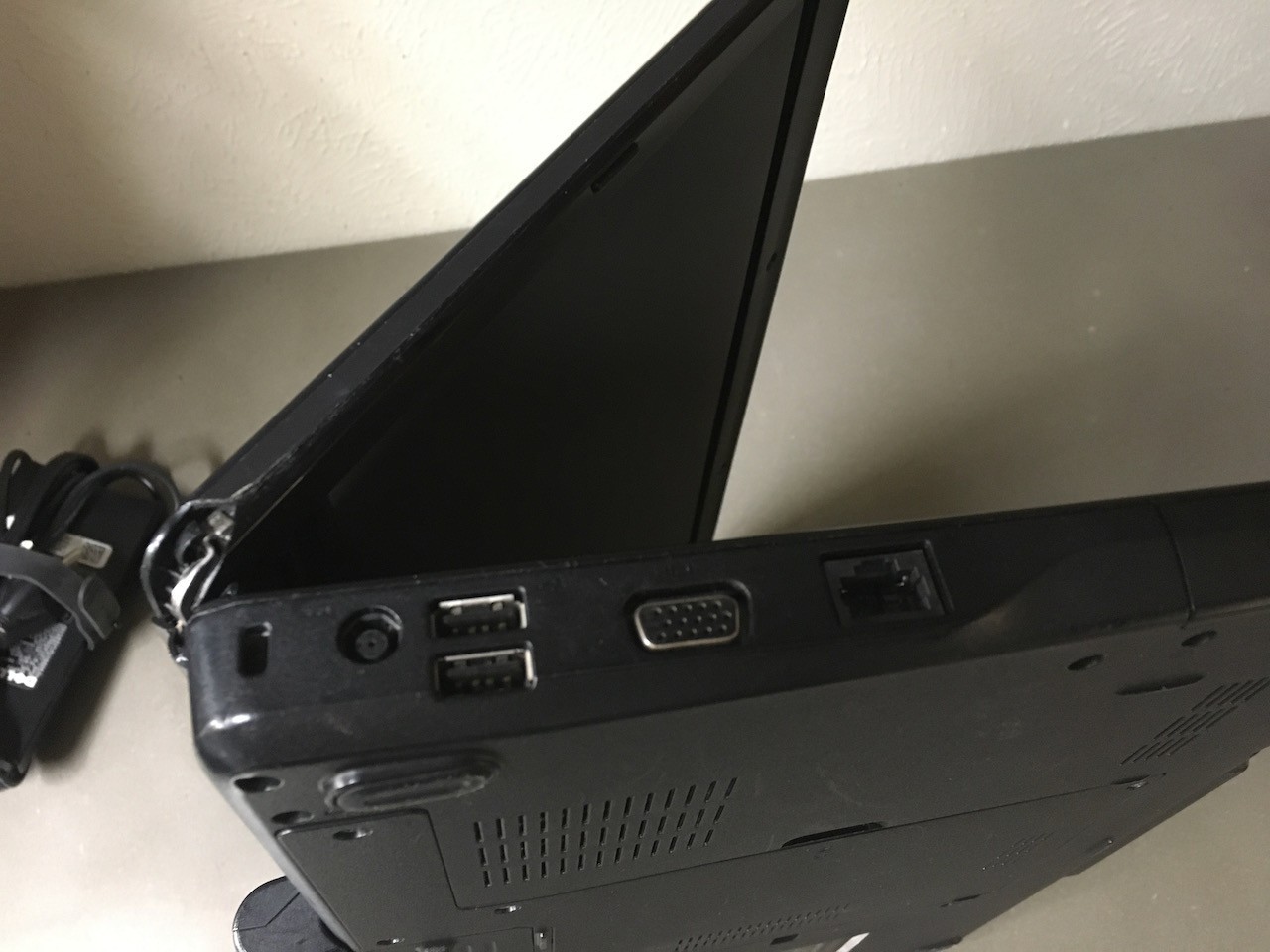 Dell Inspiron 1545 Pentium Dual-Core T4200 2GB 250GB Windows 7 Pro Optical DVD
