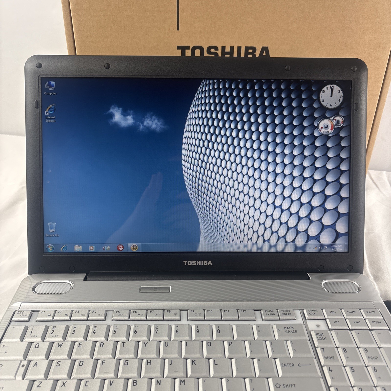 Toshiba Satellite L505D-S5983 Windows 7 AMD II 3GB DDR2 15.6” 320GB New Tested