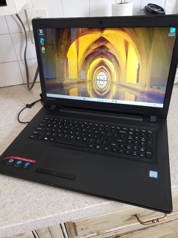 17.3″ LENOVO IDEAPAD 300-17ISK CORE i3-6100U 512GB SSD 8GB RAM WIN 11 LAPTOP