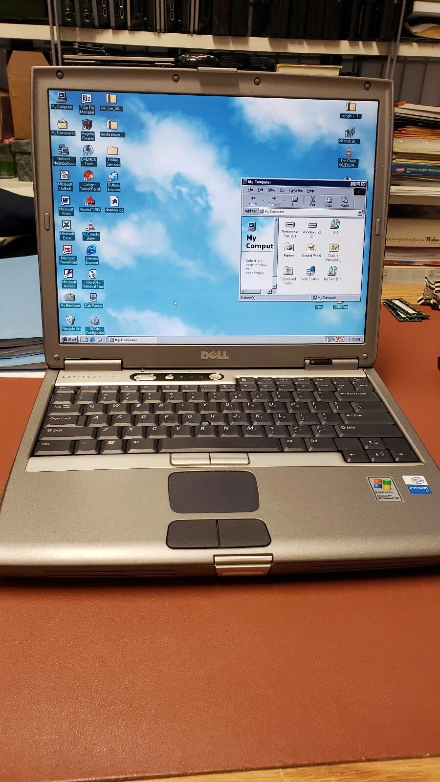 57 GAMES Dual Boot Dell Latitude D600 Laptop SSD Windows 98SE & XP , WksGr8GdBat
