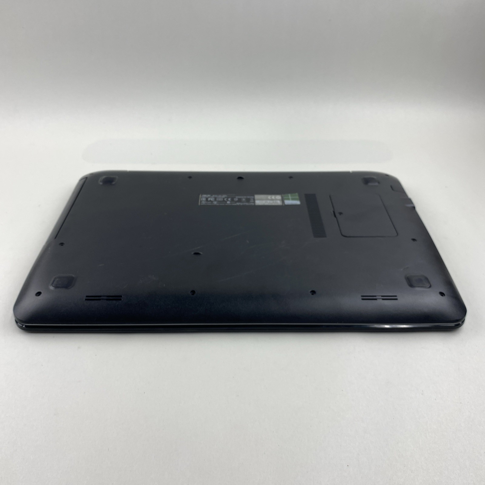 ASUS X555L Intel Core i3-5020U 2.20GHz 4GB RAM 15.6″ No Battery No HDD No OS