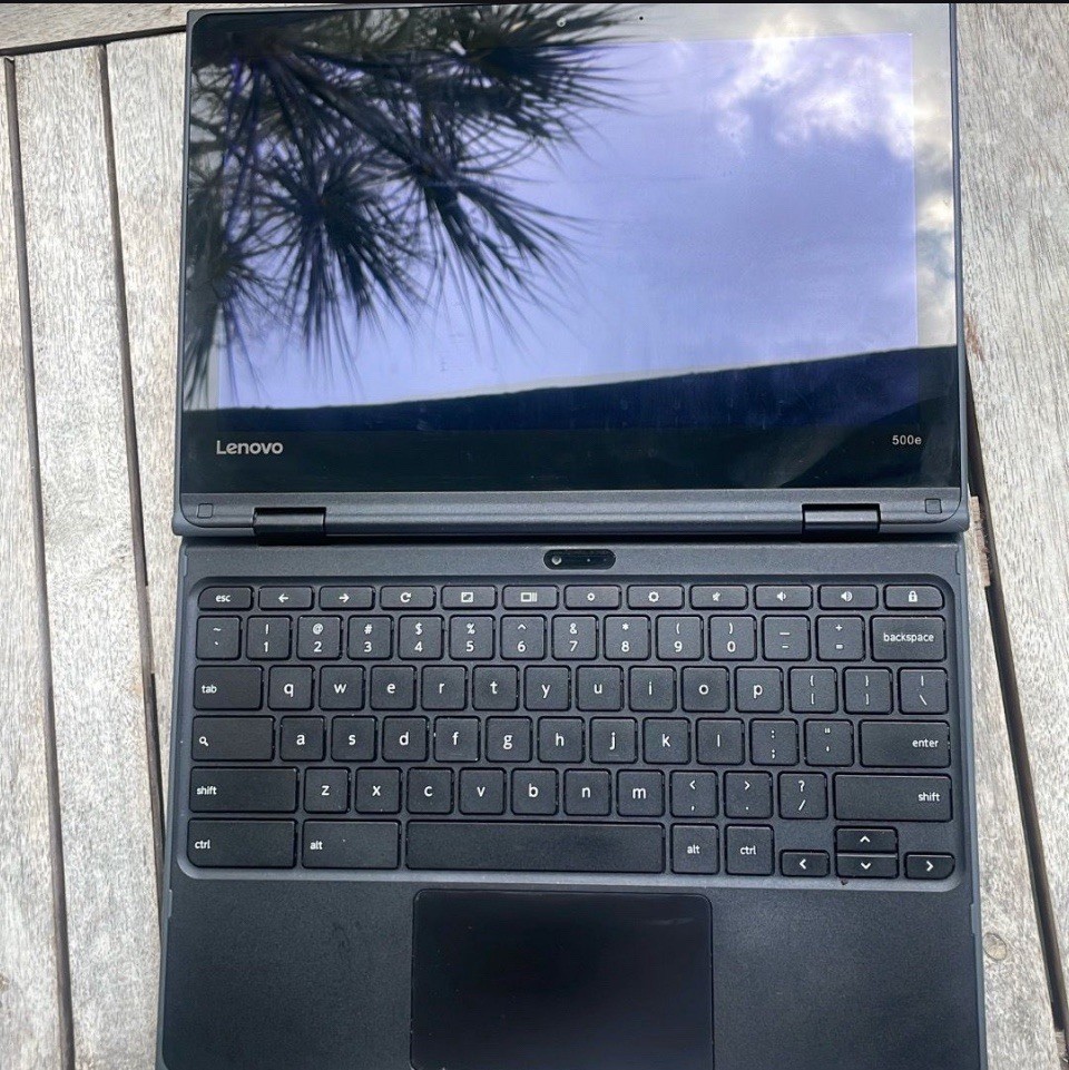 Lenovo 500e Chromebook 11.6″ Touchscreen Intel Celeron 4GB 32GB Black